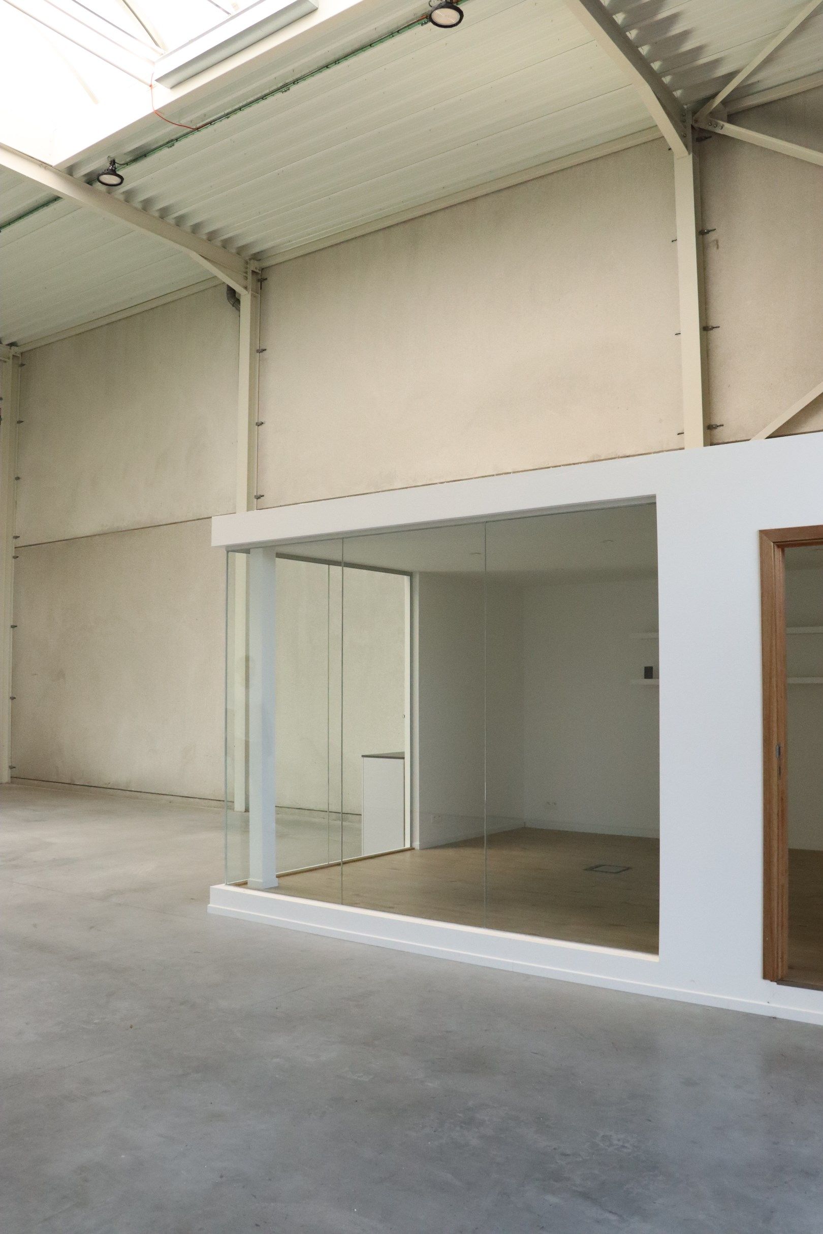Nieuwbouwmagazijn van 187 m² met commerciële etalage foto 8