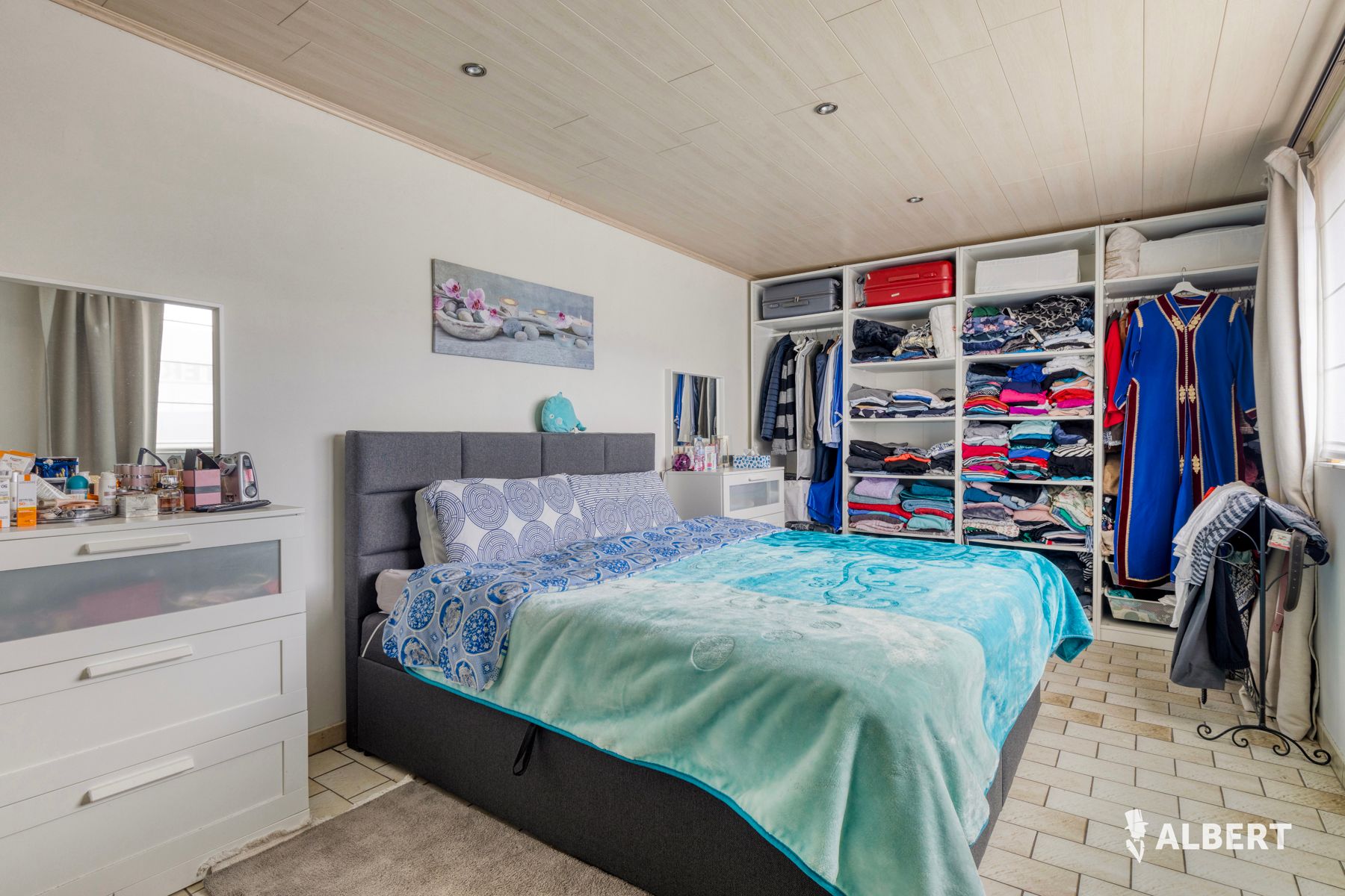 Opgrefriste opbrengsteigendom met 2 appartemente in Roosdaal foto 8