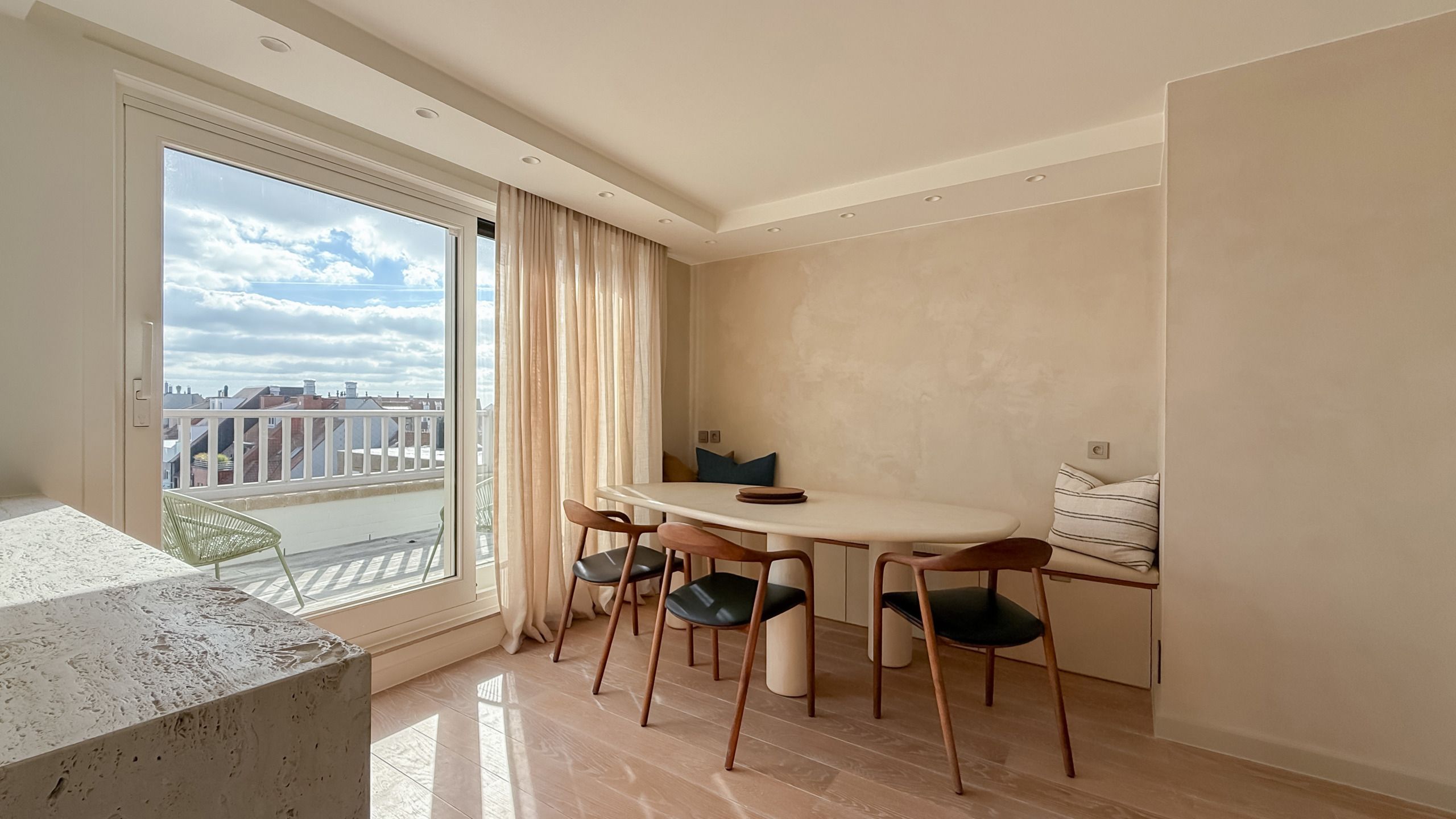 Stijlvol gerenoveerd duplexappartement / centrum van Knokke. foto 16