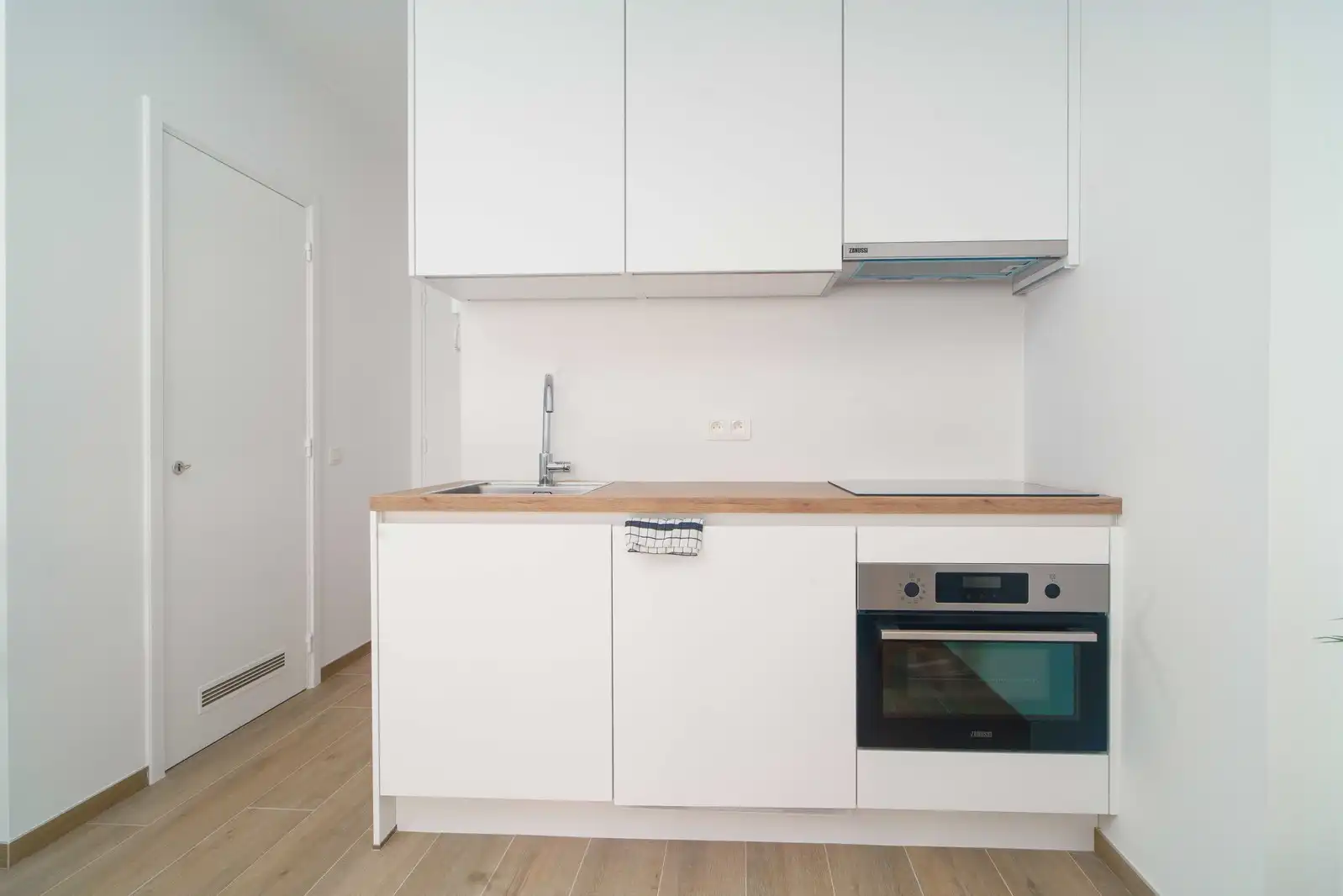 Gerenoveerde studio met zonneterras foto 7