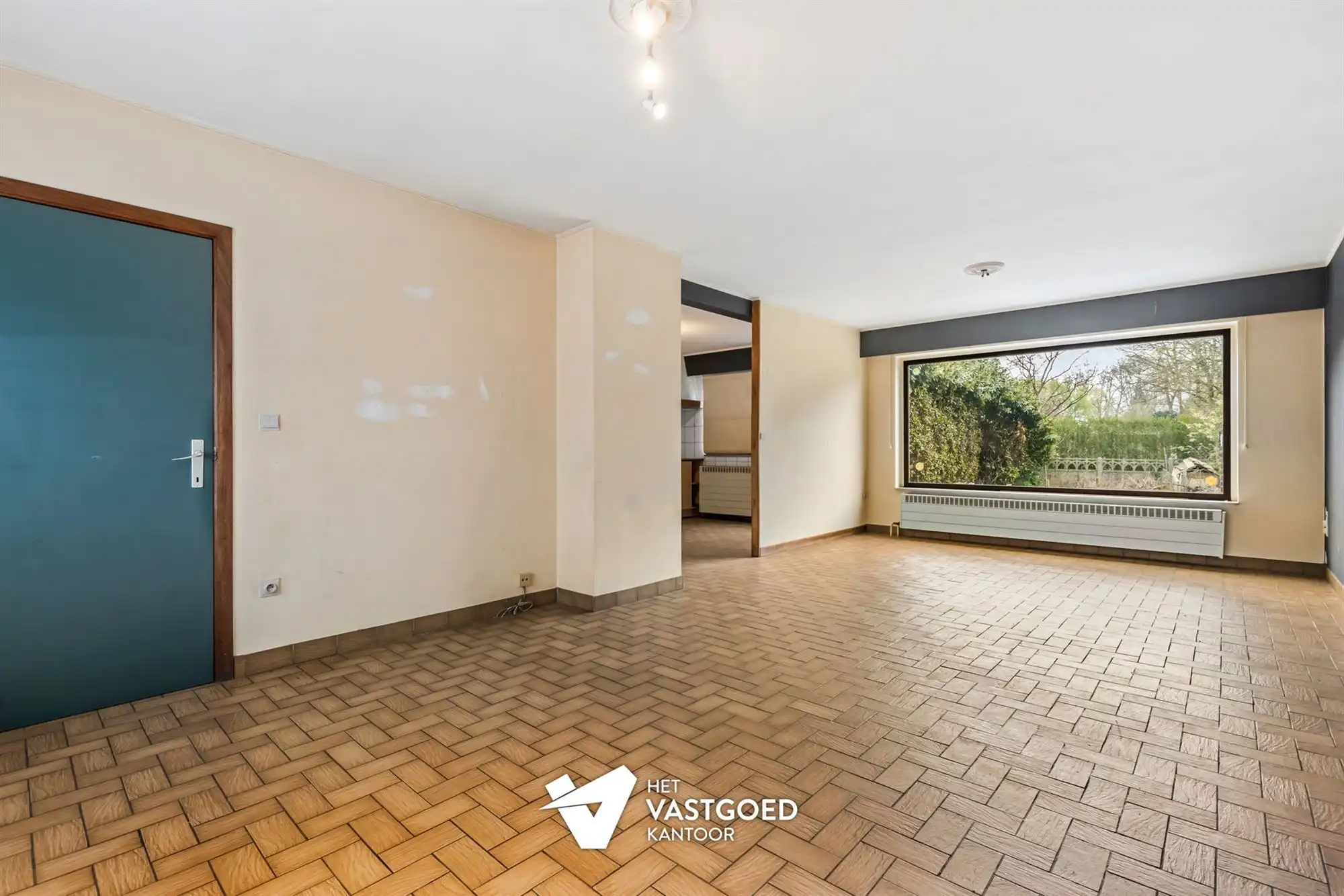 TE RENOVEREN WONING MET 3 SLAAPKAMERS OP CENTRALE LIGGING IN KOERSEL-CENTRUM foto 3