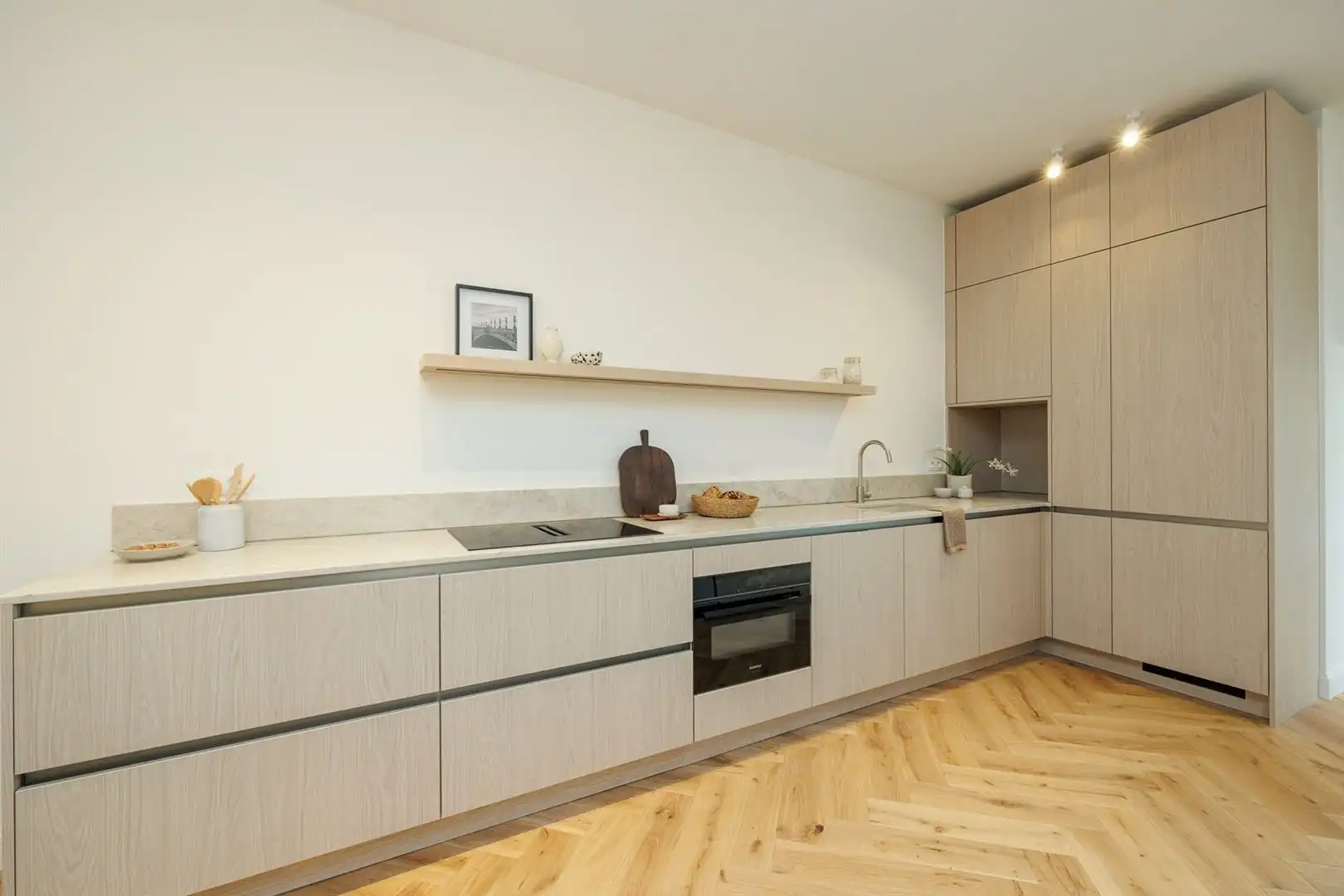 Gerenoveerd appartement met 3 slaapkamers & terras foto 5
