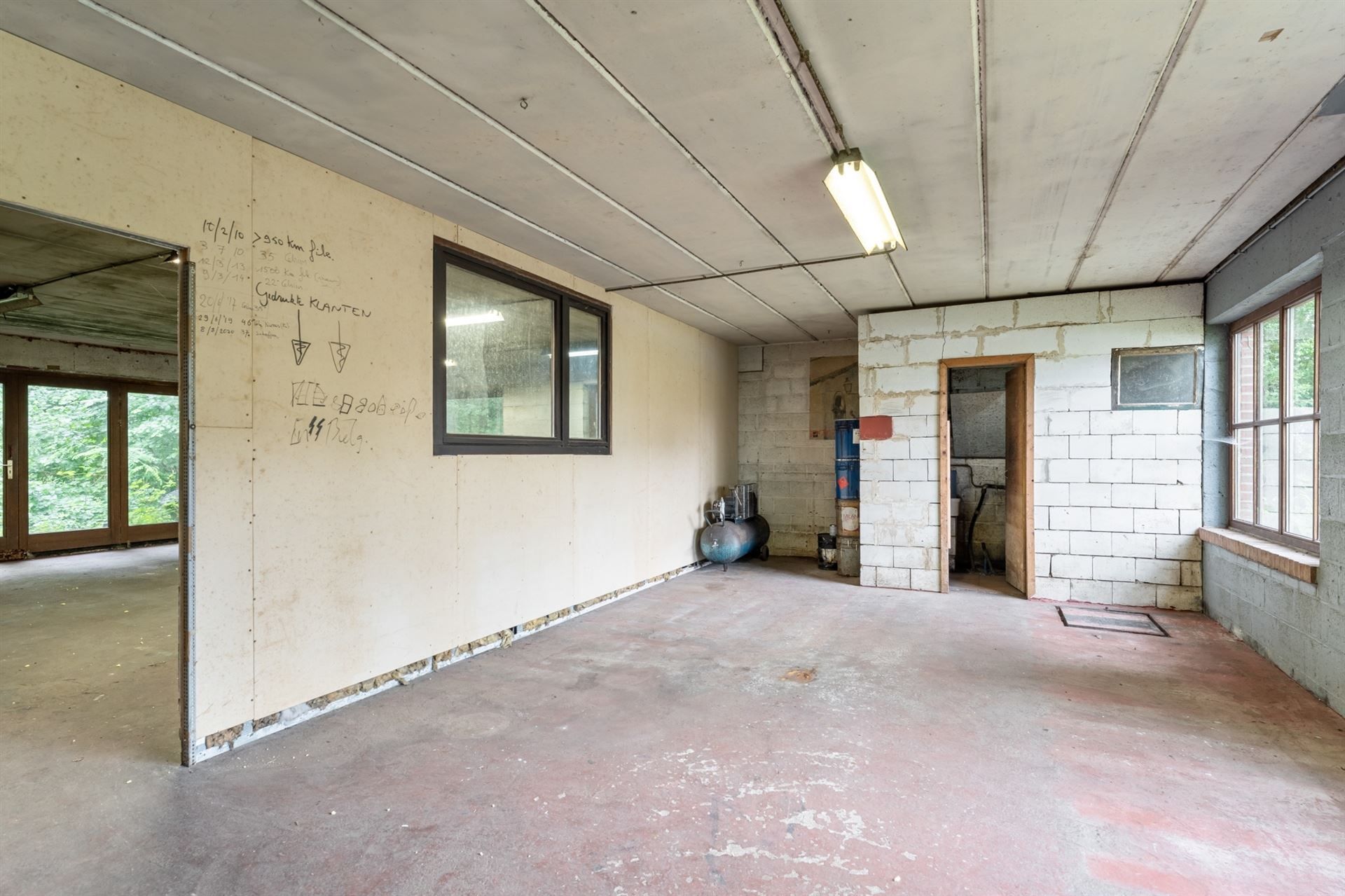 Te renoveren gebouw op en met grond. foto 14