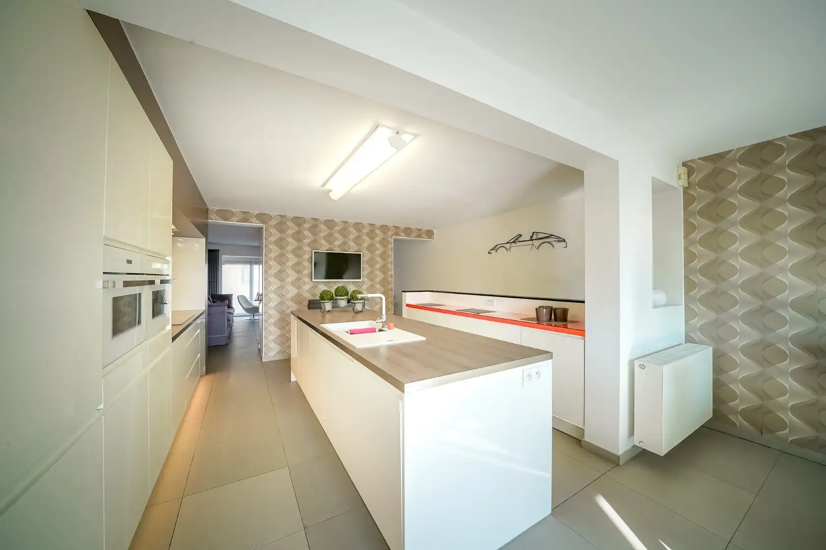 Ruime eengezinswoning in centrum Oudenburg met handelsruimte op gelijkvloers. foto 5