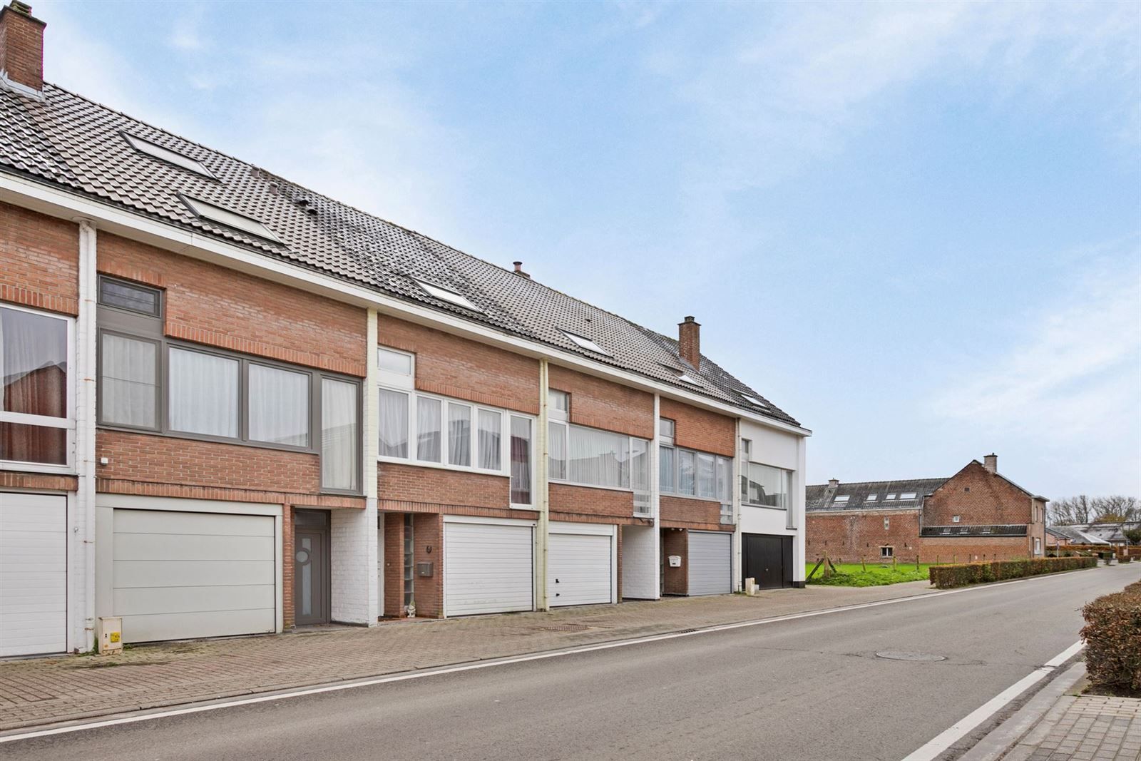 Gezellige en energiezuinige woning met 3 slaapkamers, garage en tuin foto {{pictureIndex}}