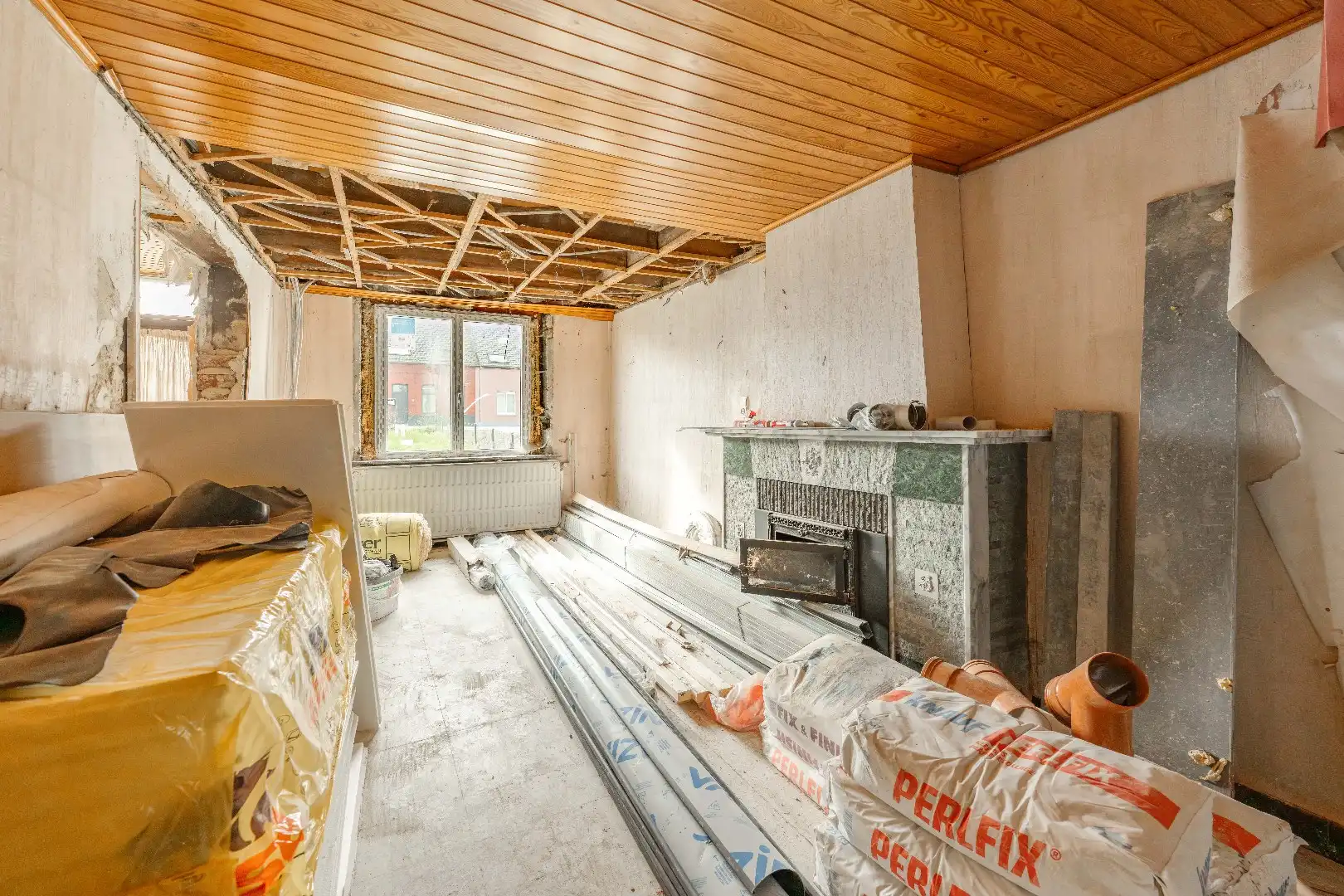 Verder te renoveren woning op toplocatie in Lichtervelde foto 7