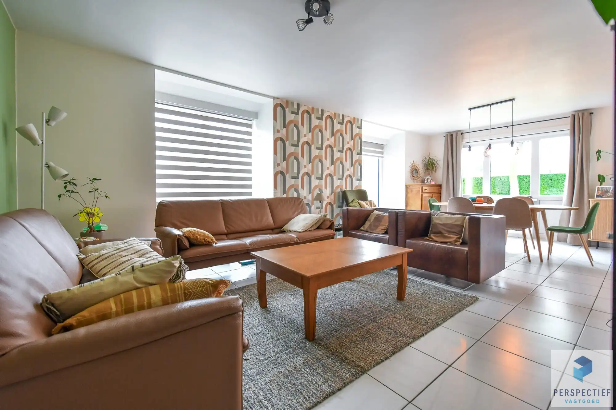 Ruime en energiezuinig gerenoveerde halfopen bebouwing met 5 slaapkamers, garage en zonnige tuin foto 7