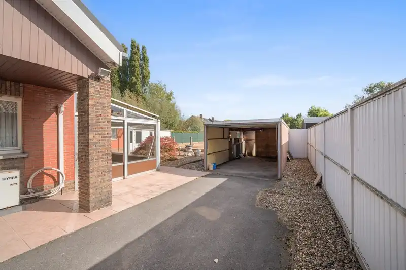 Te renoveren villa, ideaal geschikt voor bijberoep met veel ruimte en grote tuin in centrum Beveren opp 837 m² foto 23