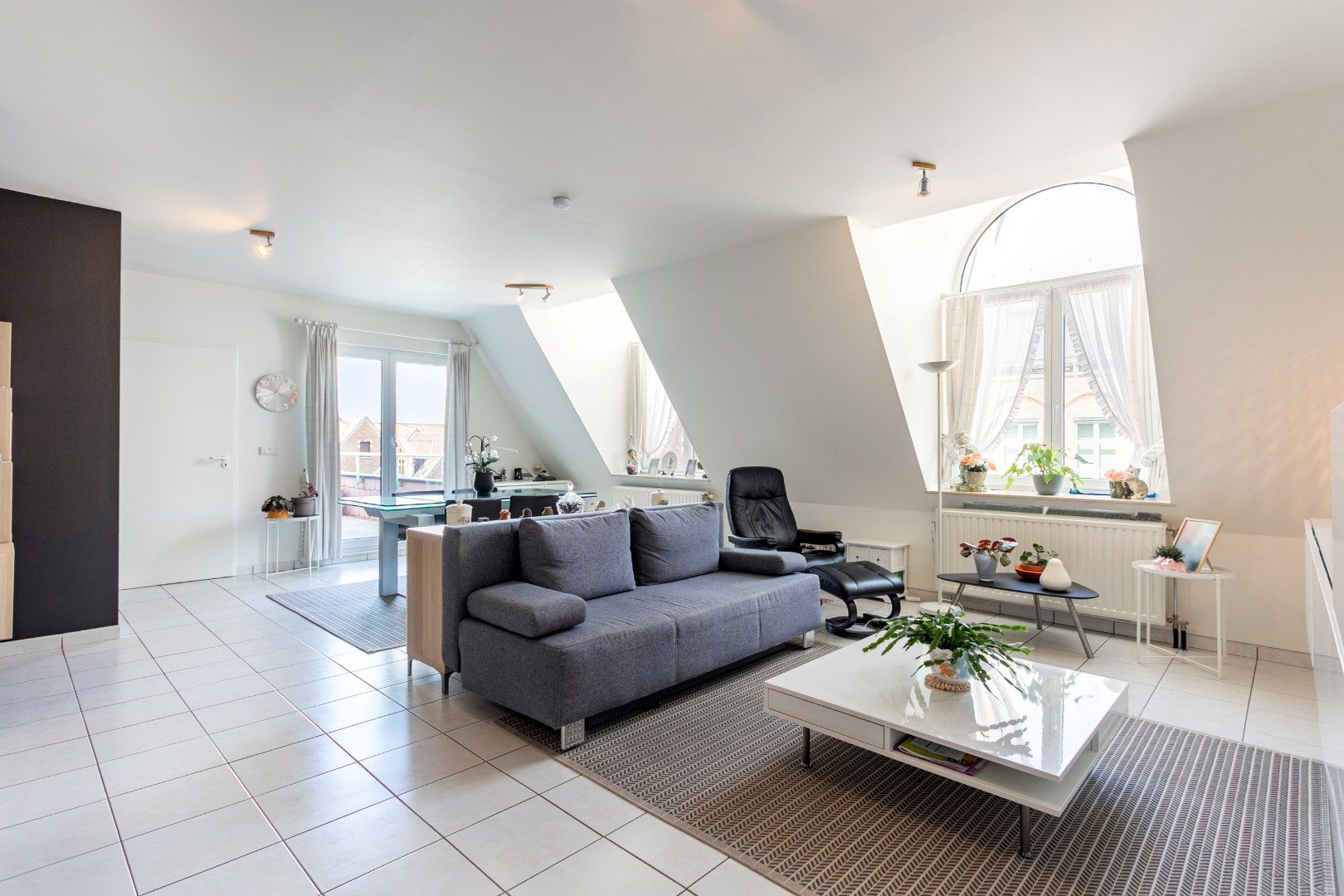 Appartement (78m²) 1 slpk, kelder en autostpl te koop centrum Halle foto 3