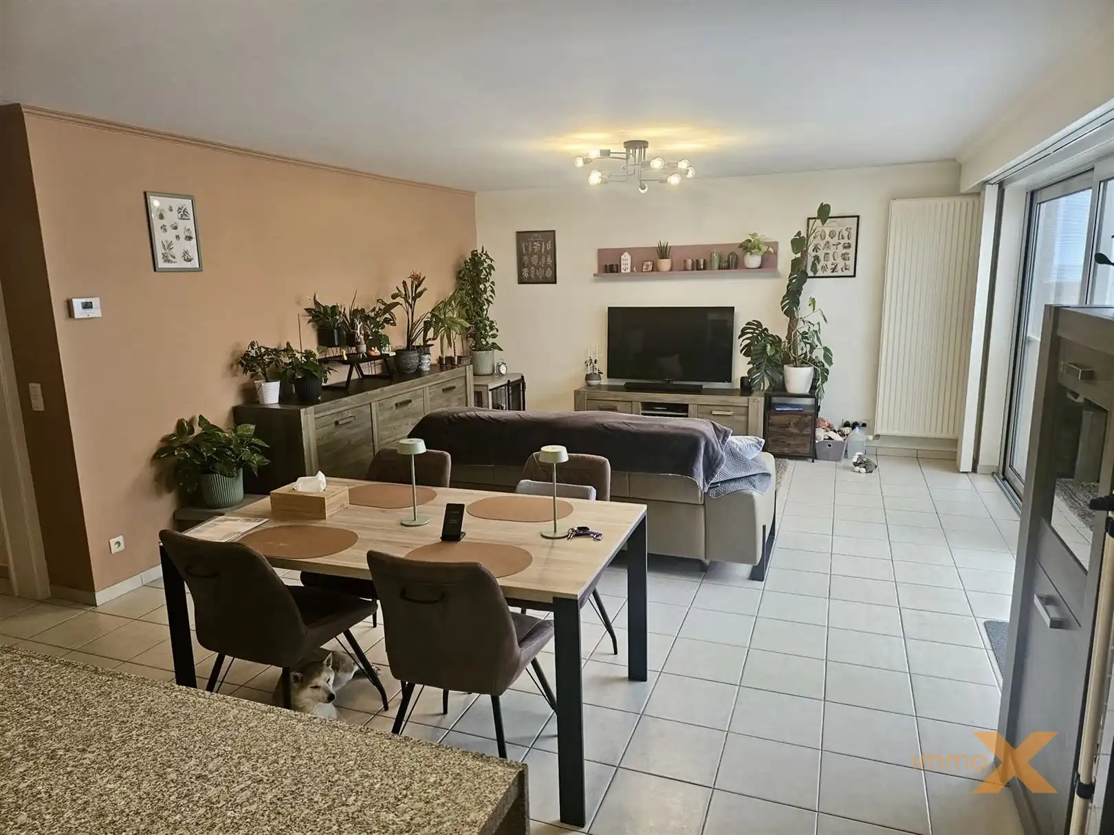 GELIJKVLOERS APP MET GROOT TERRAS EN GARAGE foto {{pictureIndex}}