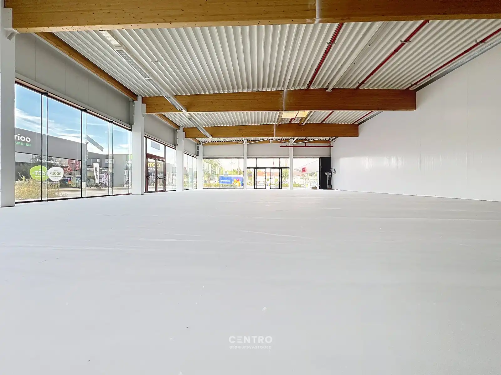 Vernieuwde baanwinkel (450m²) te huur in hét bruisende MAMMOETCENTER van Roeselare ! foto 8