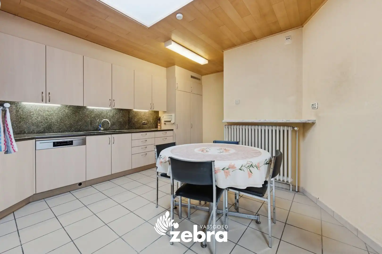 Ruime woning met 4 slaapkamers op een perceel van 601 m² te Meulebeke! foto 7
