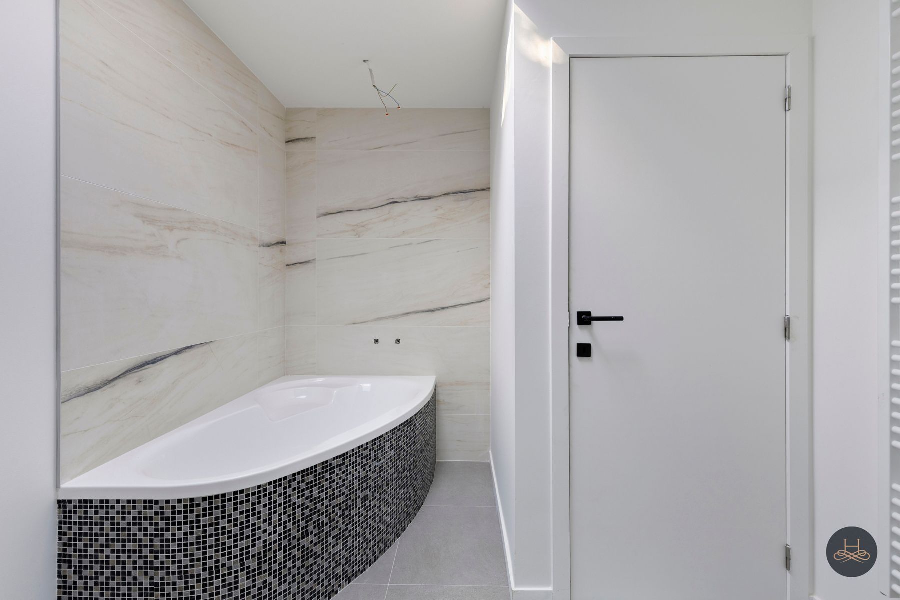 Vernieuwbouwvilla met praktijkruimte in rustige buurt foto 17