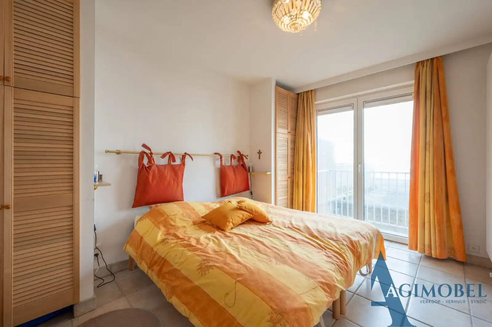 Uitzonderlijk ruim appartement met 4 slaapkamers, veel lichtinval en garage mogelijk vlakbij het Rubensplein! foto 10