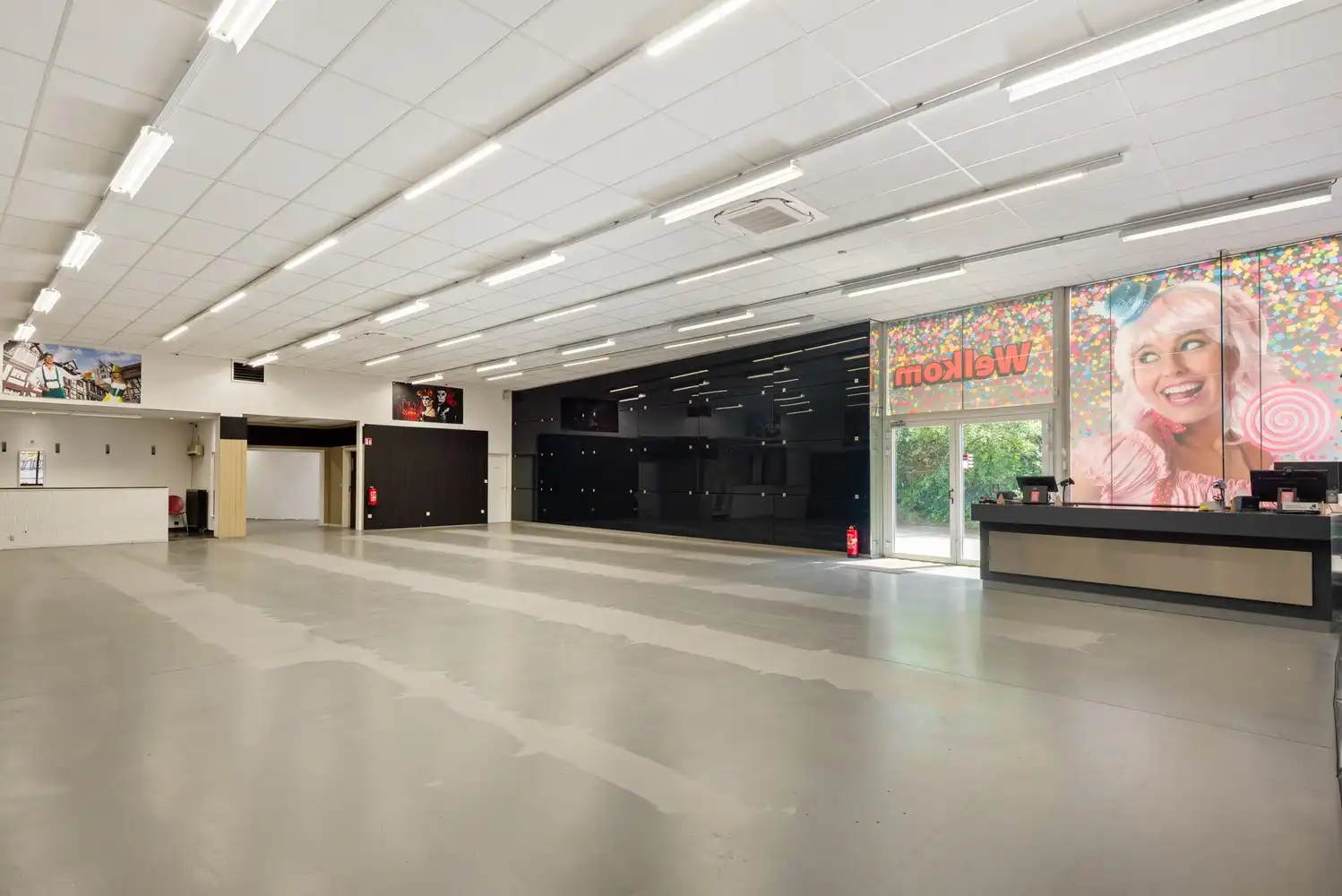 Handelspand met ruime showroom en parking op commerciële ligging te Kontich foto 7