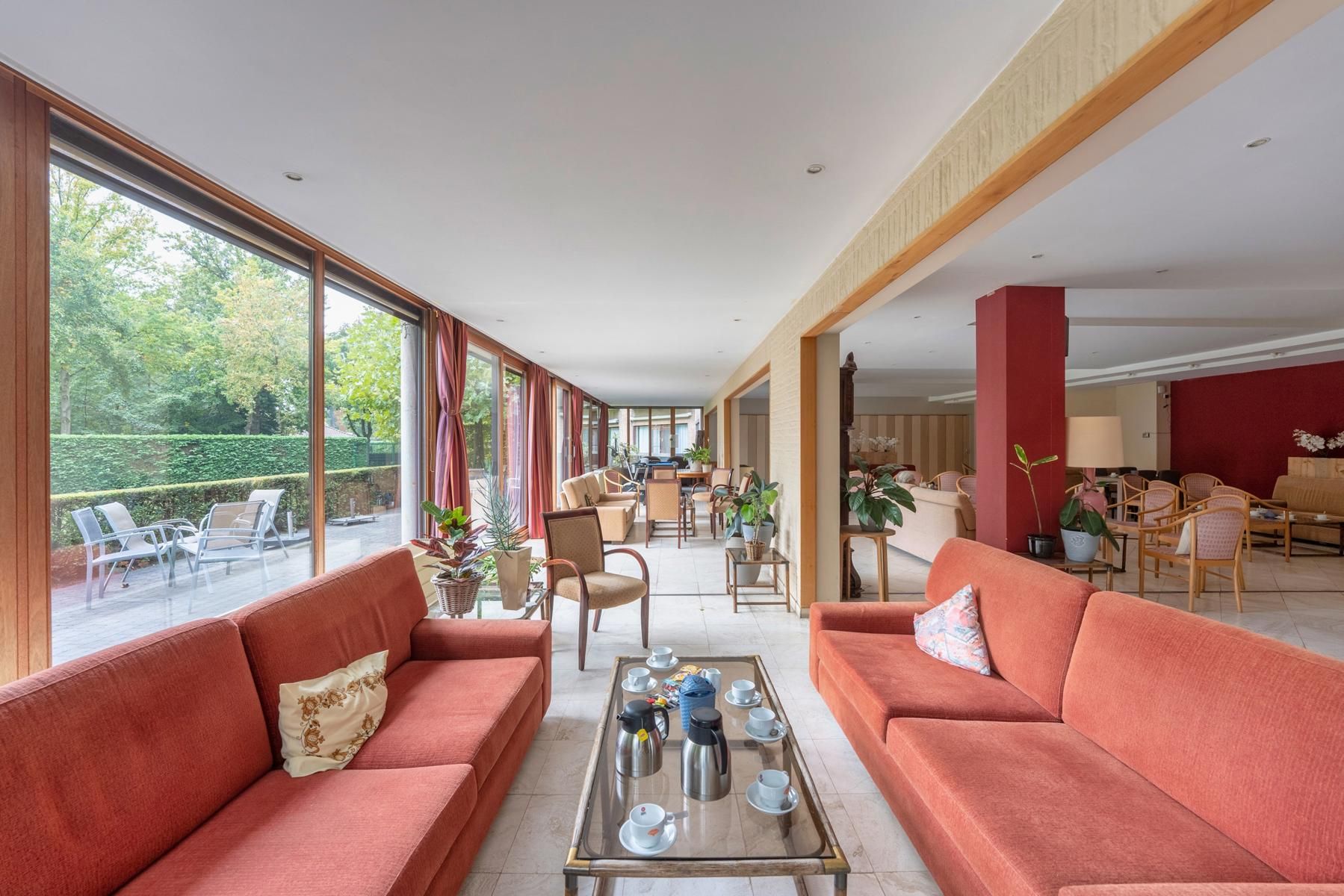 Degelijke serviceflat met terras in Residentie LINDENHOF foto 18