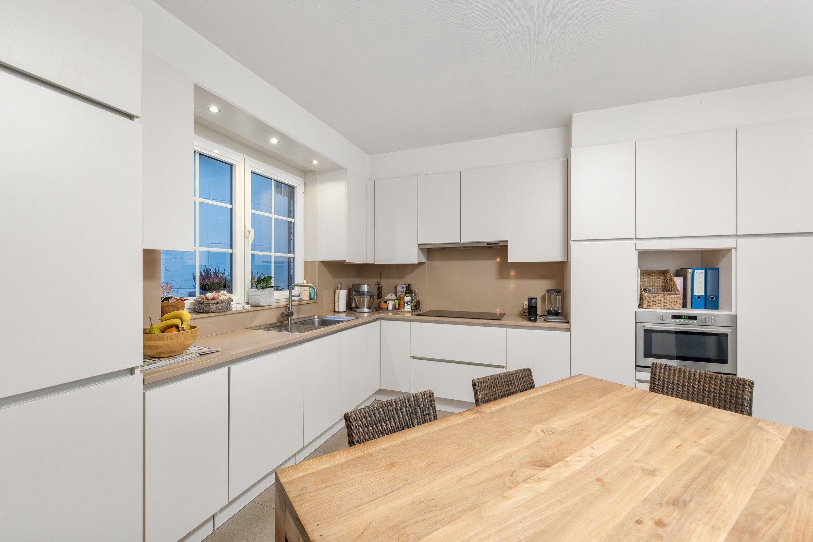 Unieke woning met handelsruimte, kantoor, 6 slpks & 200 m² atelier/magazijn – ideaal voor vrije beroepers foto 8