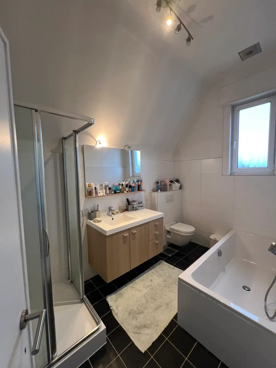 Ruime deels gerenoveerde villa met eclectische architectuur  foto 18