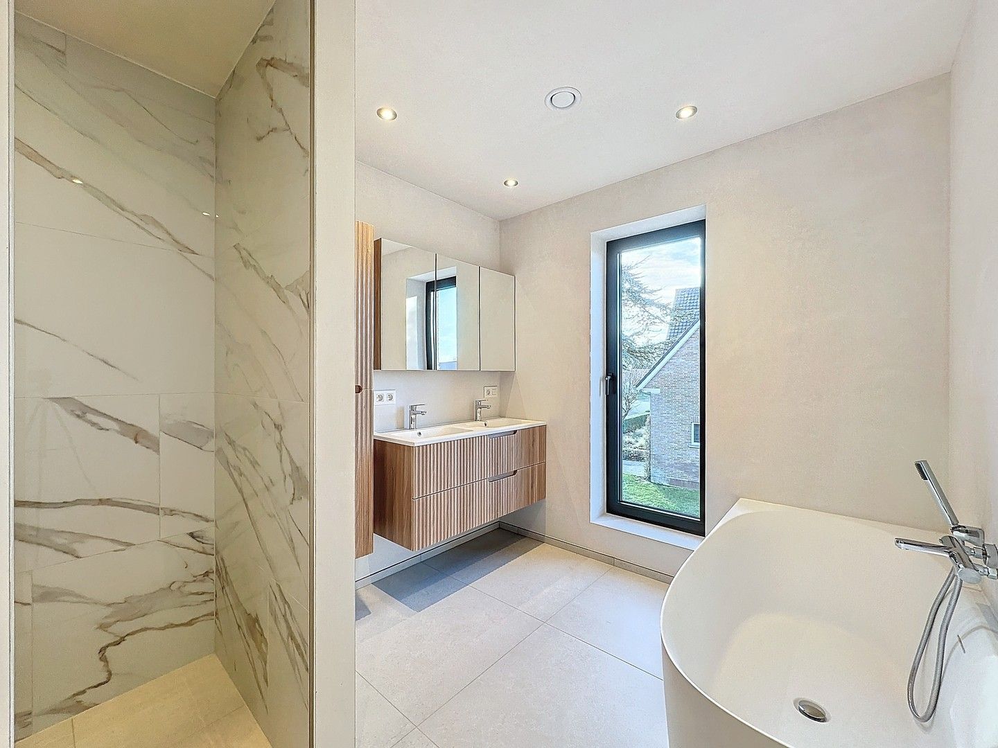 100% Instapklare en riante nieuwbouw villa. foto 7