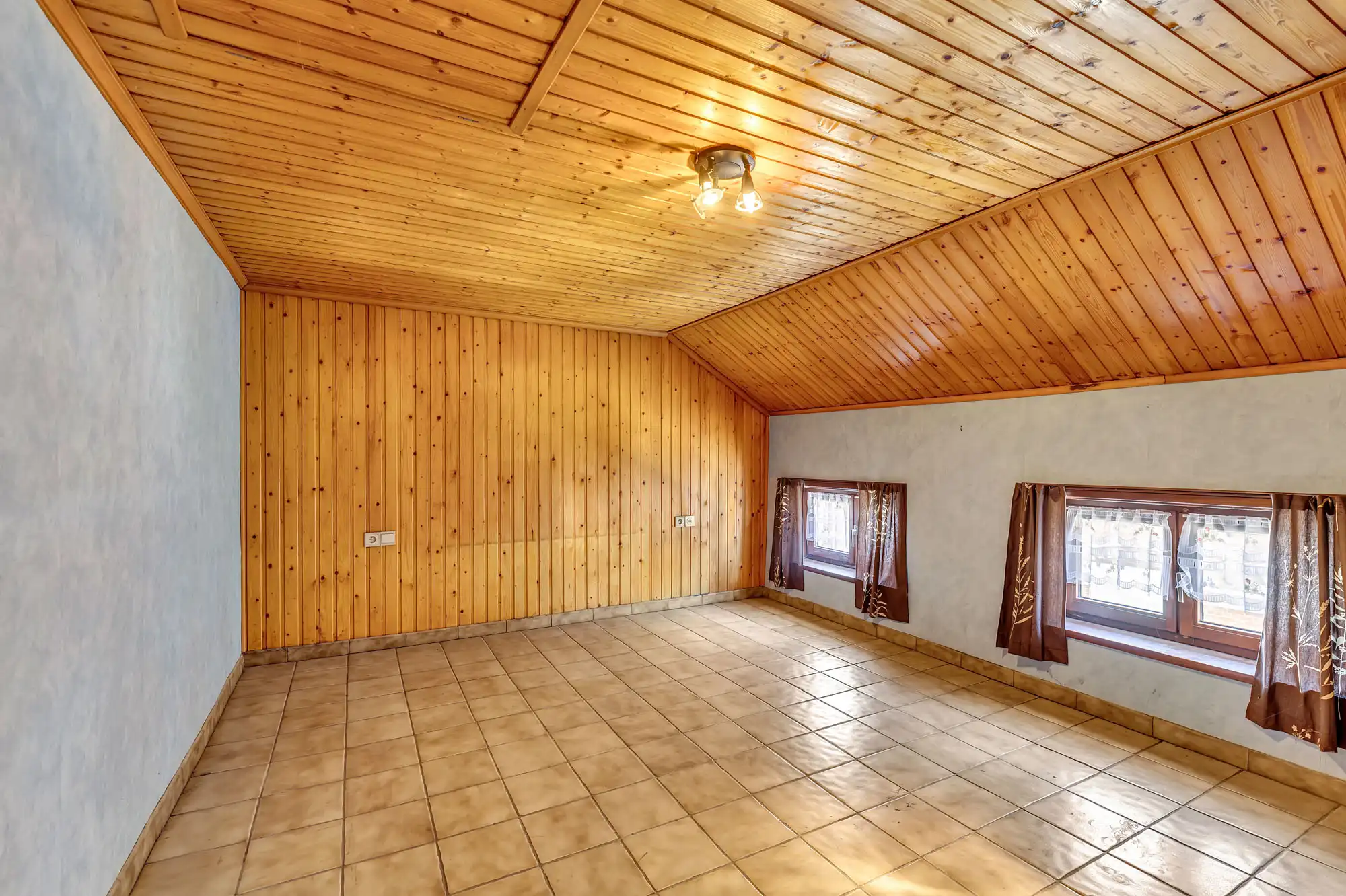 Te renoveren woning met garage en tuin foto 13