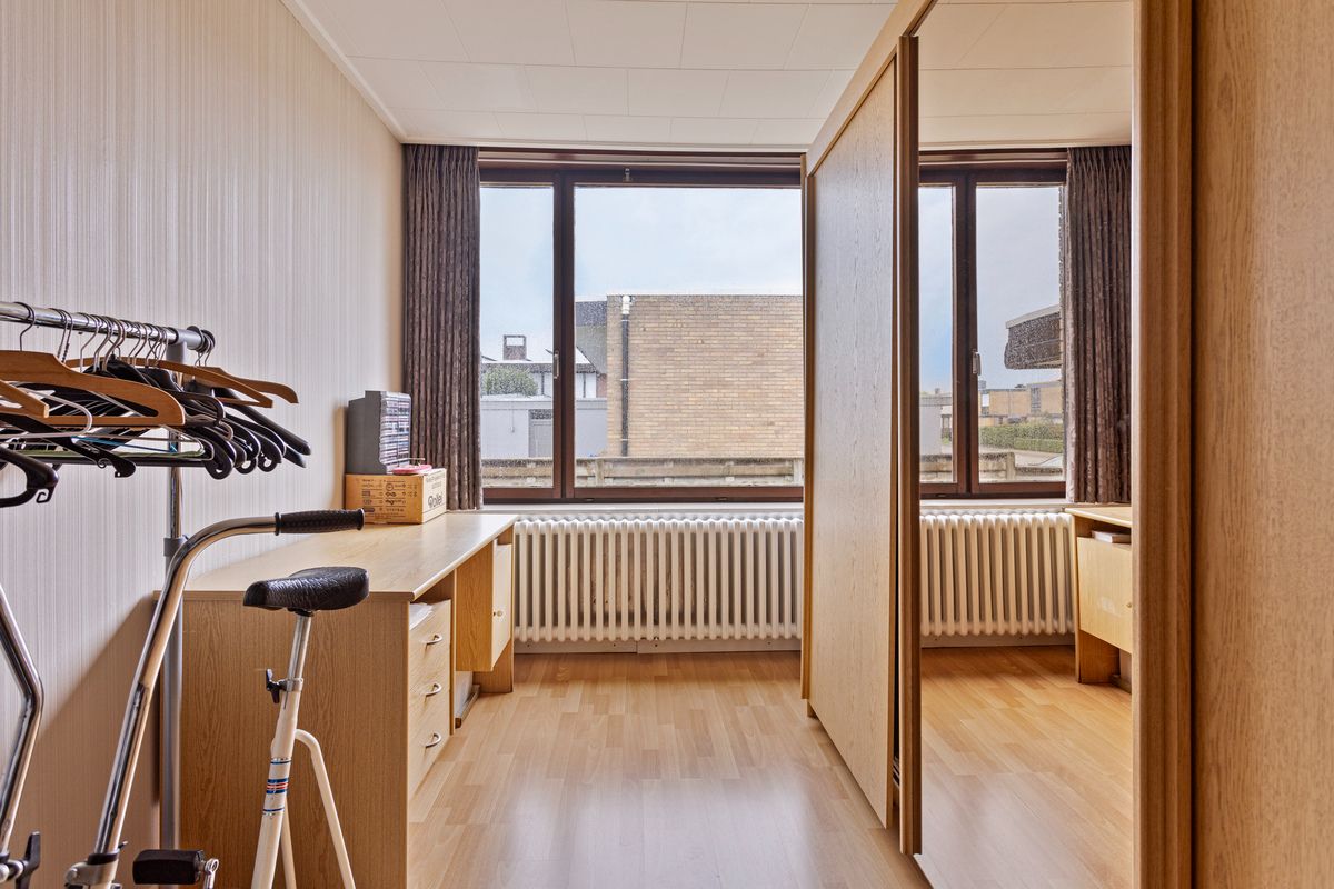 TE RENOVEREN BUNGALOW IN een RUSTIGE WOONWIJK MET MOOIE WOONVOLUMES foto 15