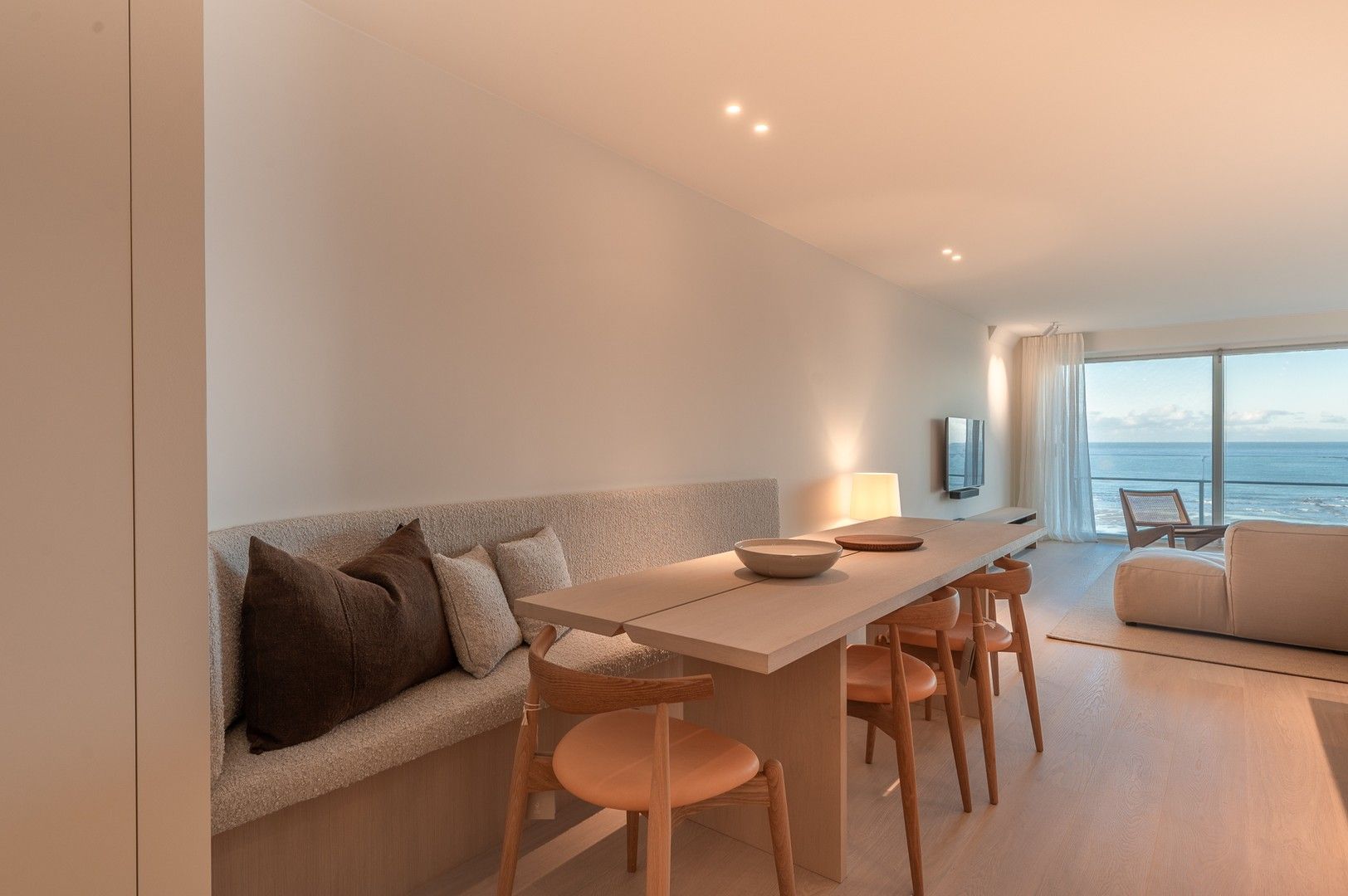 Magnifiek appartement op de wandeldijk in het Zoute, met adembenemend frontaal zeezicht. foto 8