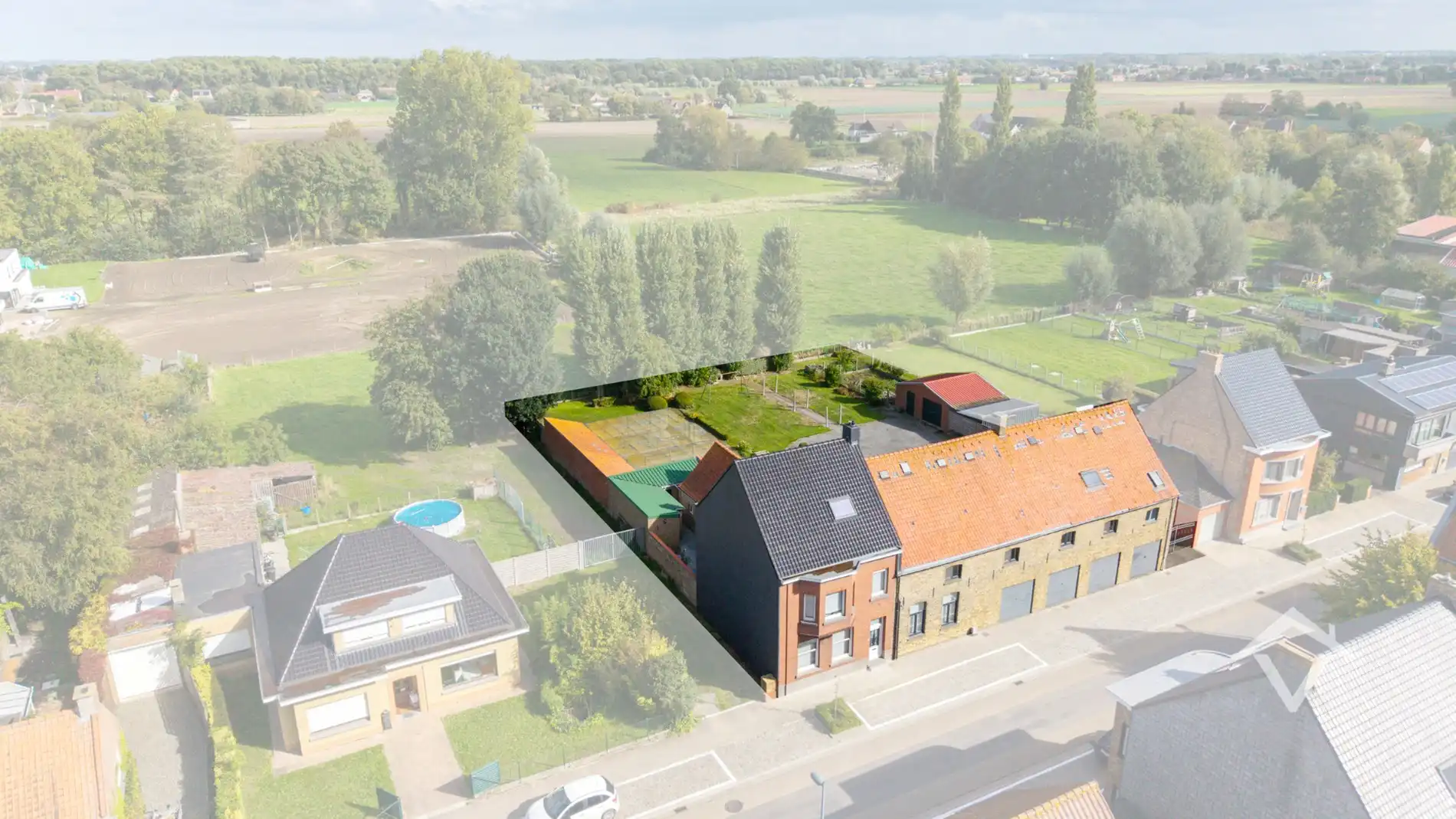 Ruime woning met bijgebouwen in Gistel: 5 Slaapkamers, 368m² Woonoppervlakte op een perceel van 1801m² foto 33