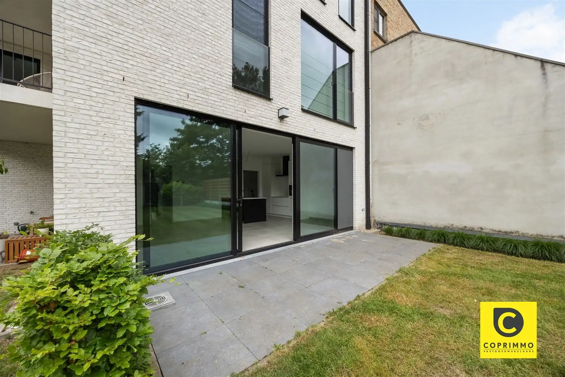 Luxueus 1 slpk app met terras en tuin + parking foto 6
