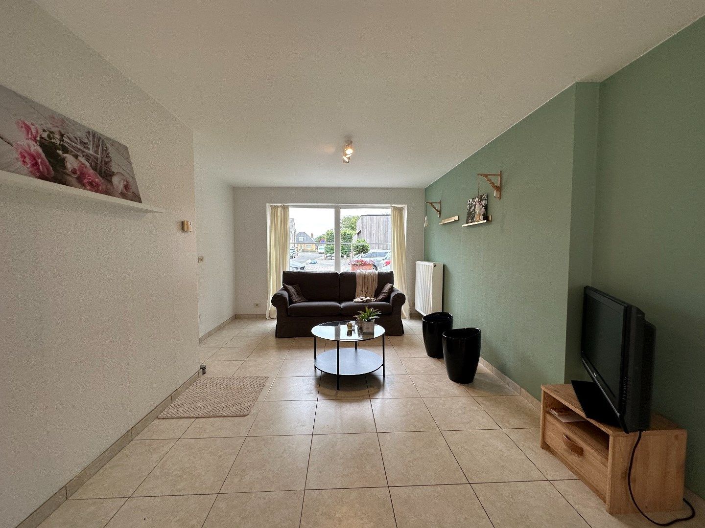 Centraal gelegen, lichtrijke woning met drie slaapkamers en garage foto 2