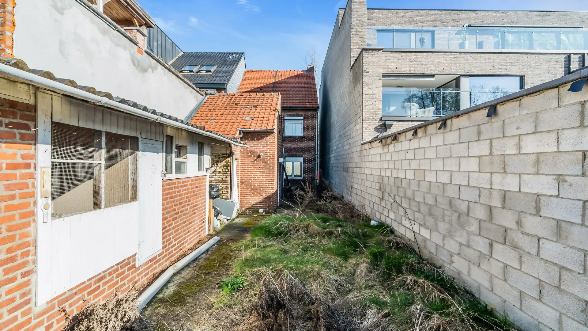 TE RENOVEREN WONING MET VEEL MOGELIJKHEDEN OP GUNSTIGE LOCATIE! foto 18