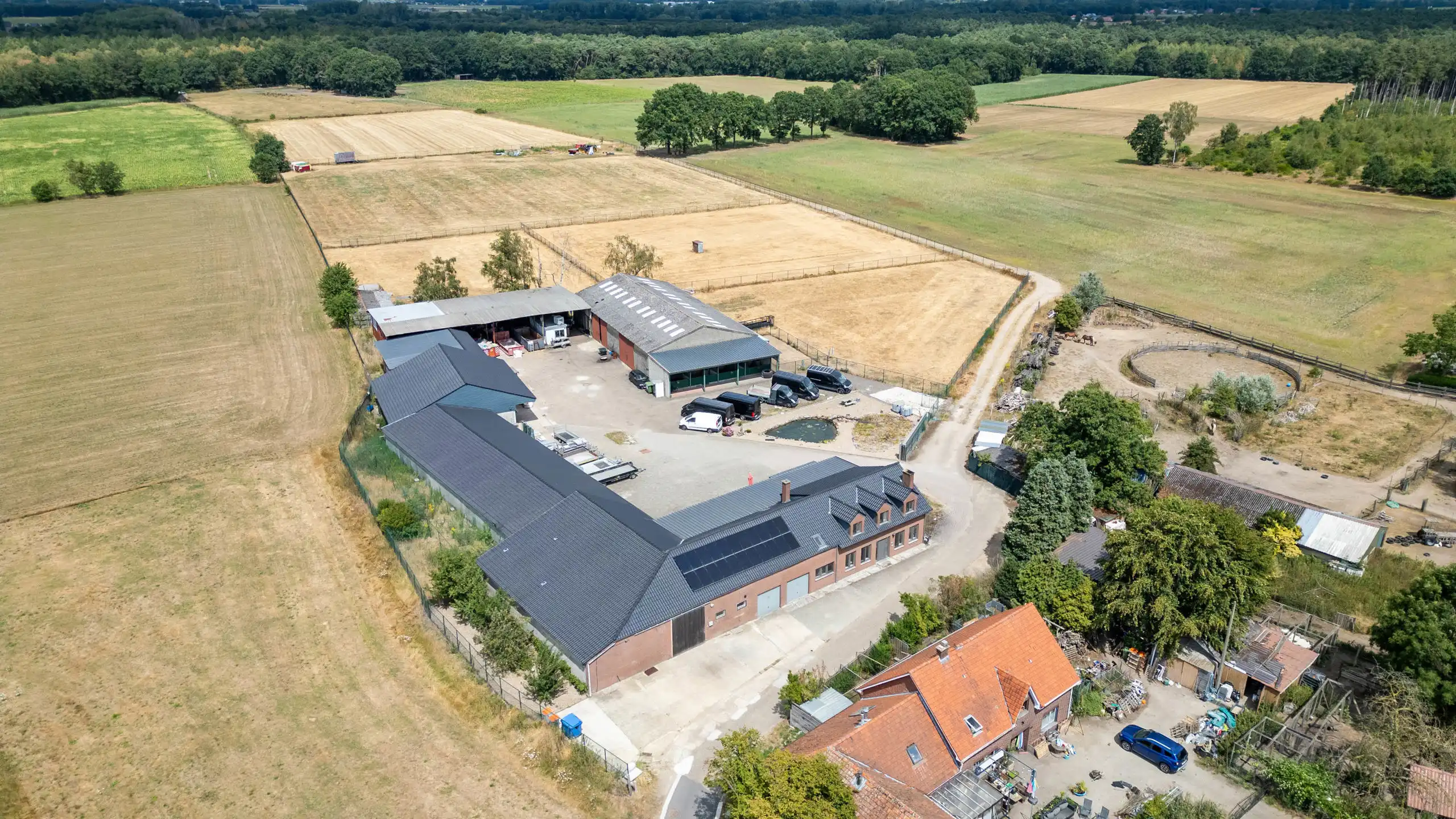 OUDSBERGEN - Zeer ruime landbouwwoning op 2,5ha met loodsen  foto 3