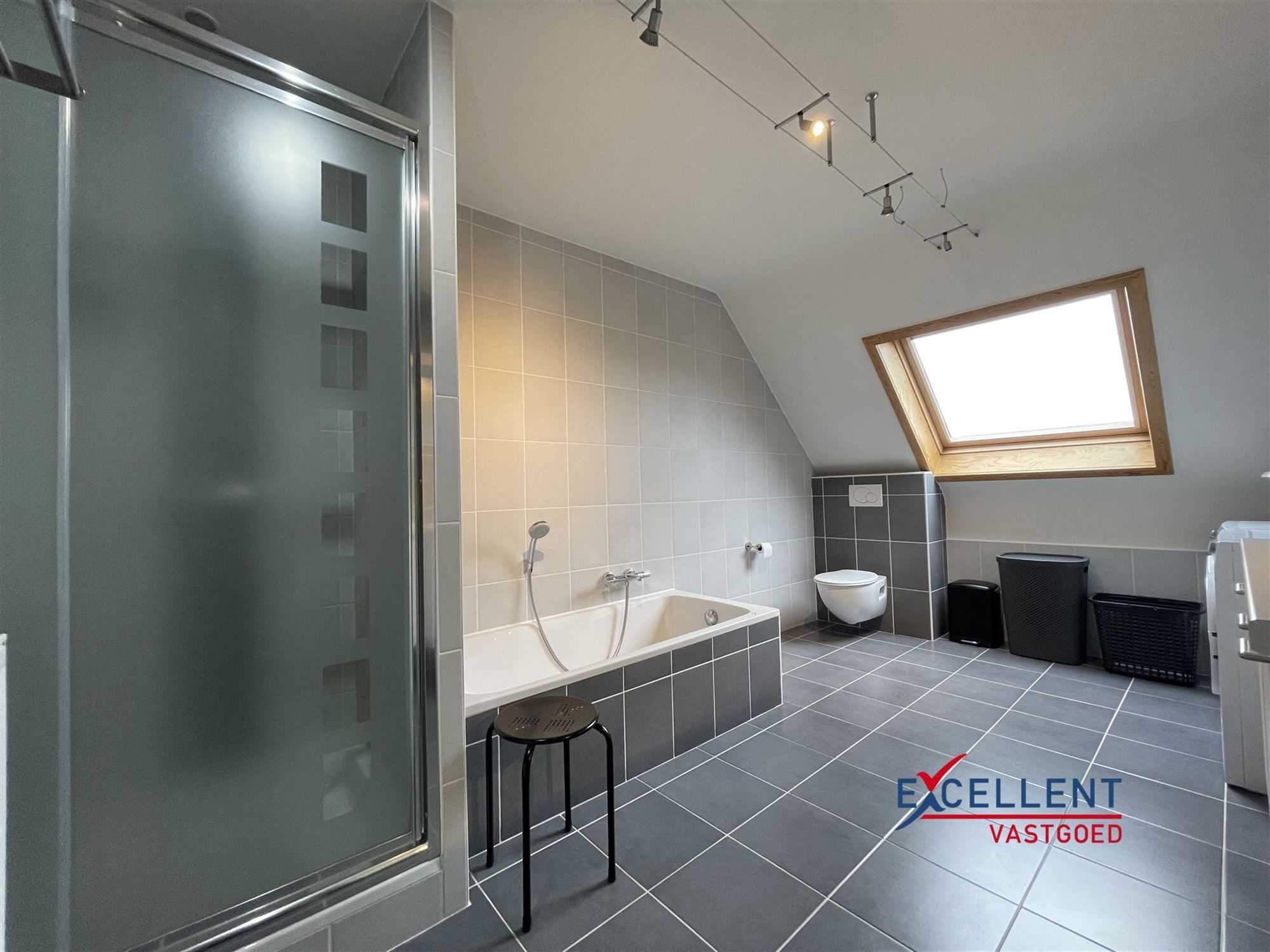 Rustig gelegen halfopen woning te huur met 3 slaapkamers foto 10