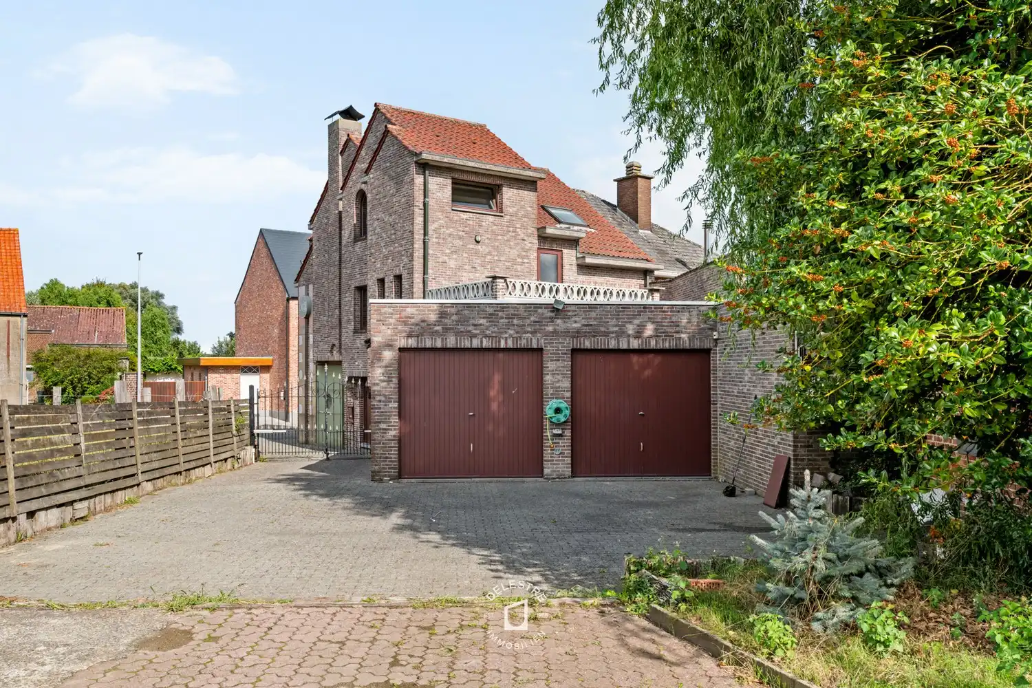 Uitzonderlijk ruime (handels) woning (300 m²) met atelier, dubbele garage en diepe tuin in Denderleeuw foto 3