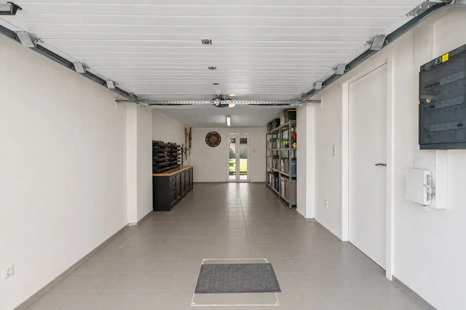 Instapklare gezinswoning met tuin en garage foto 16