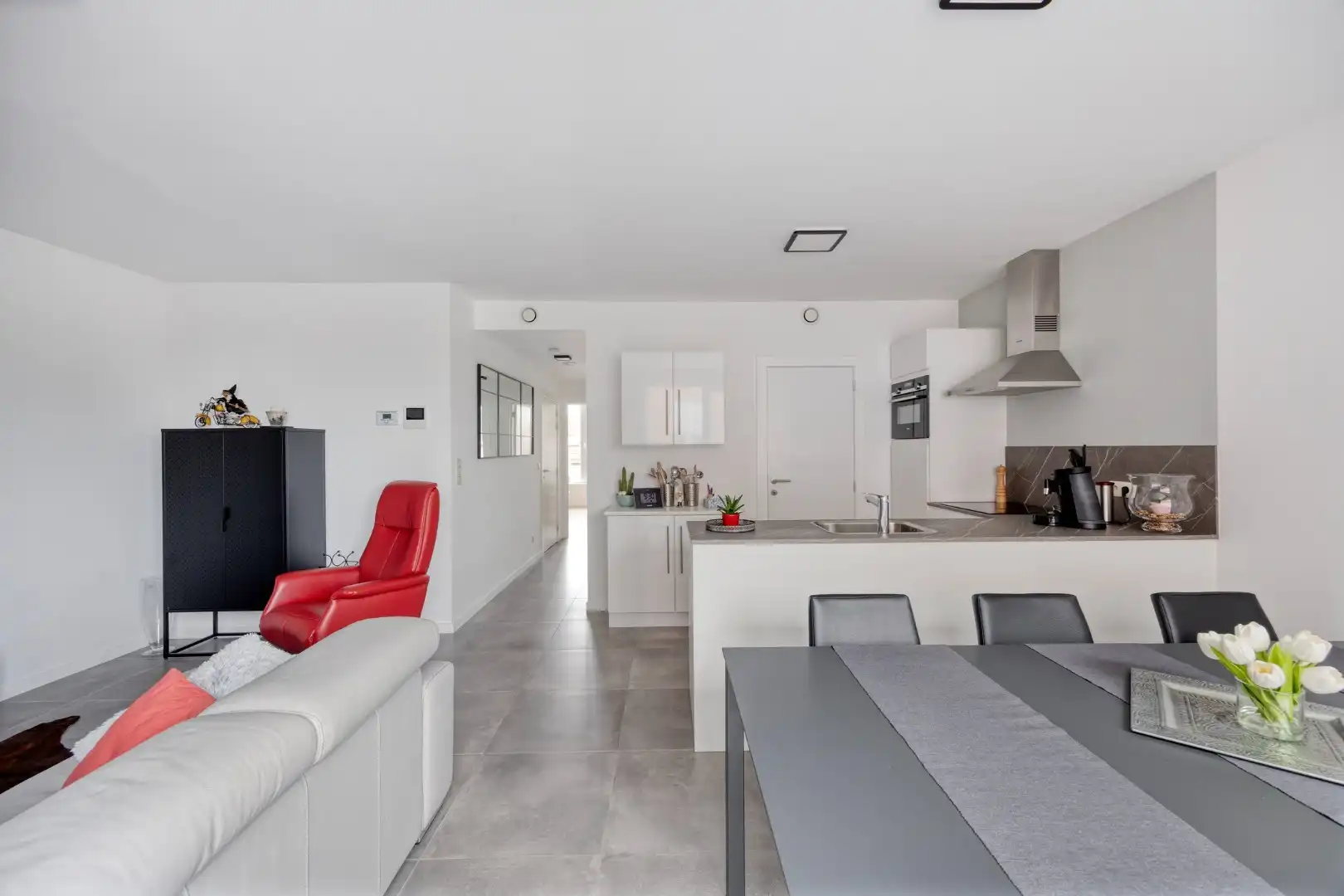 Instapklaar BEN-appartement met mooi terras en 2 autostaanplaatsen foto 12