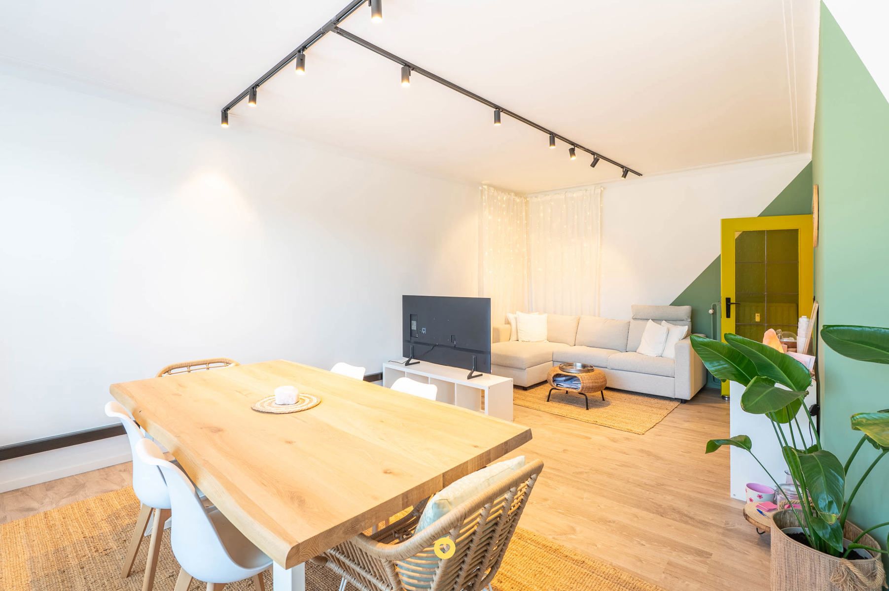 Trendy appartement met 3 SLK's en balkon in hartje Aartselaar foto 2