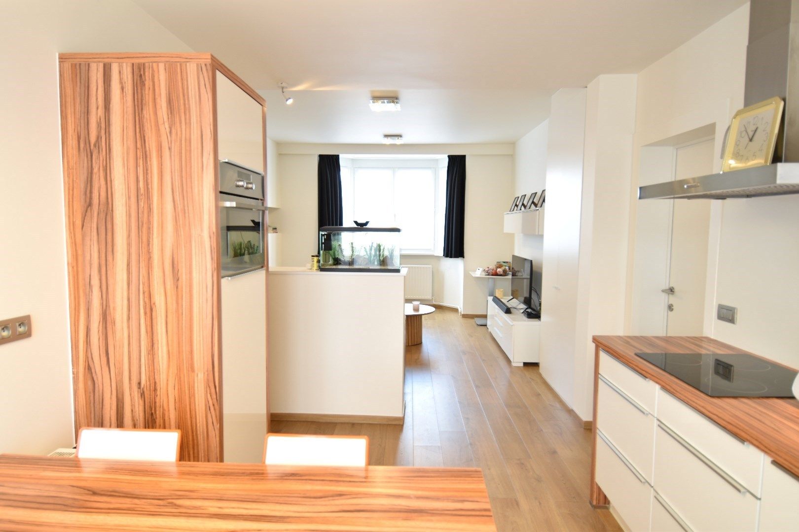 Handelspand op commerciële ligging met bovenliggend 3-slaapkamer appartement te Bissegem foto 7