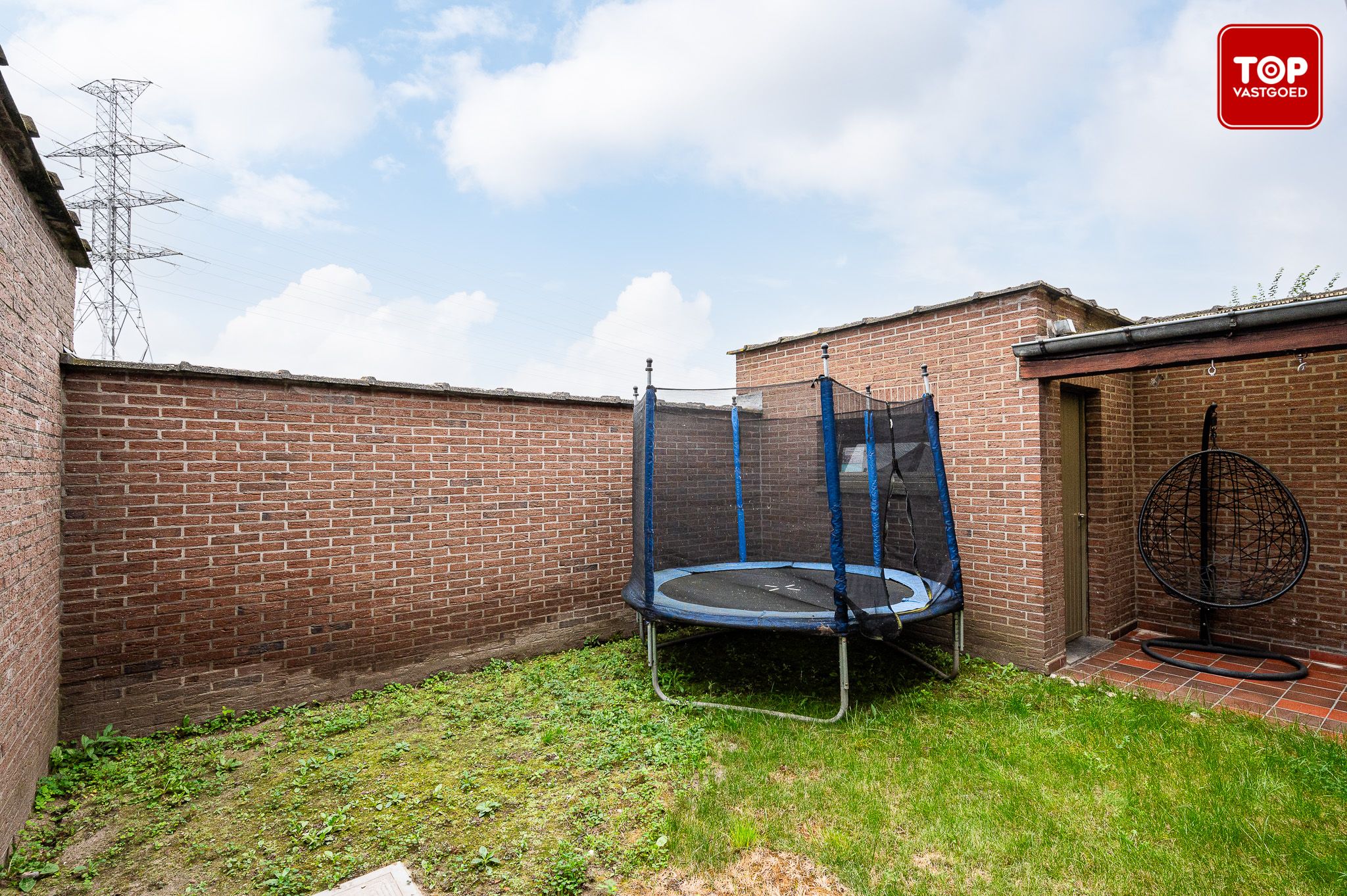 Woning met 3 slaapkamers, tuin en garage.  foto 18