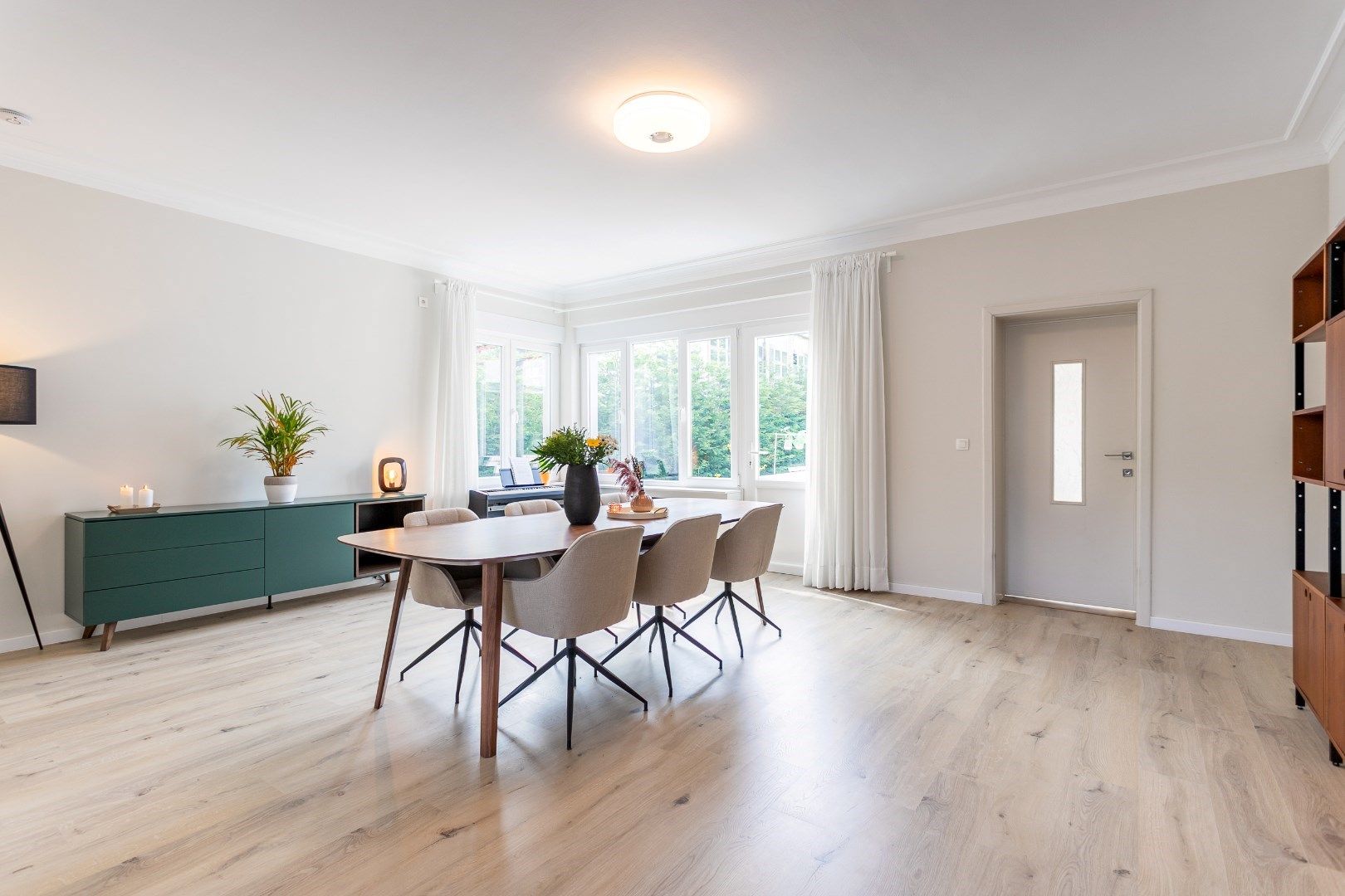 Instapklare woning te Dworp met 5 slkp., garage en tuin foto 5