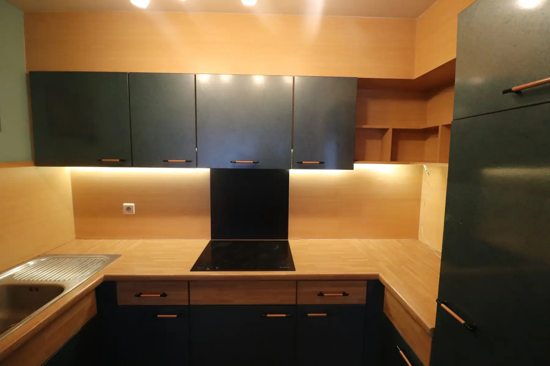 Een appartement op de 1ste verdieping met 3 slaapkamers en garage vlakbij het centrum van Beerse. foto 4