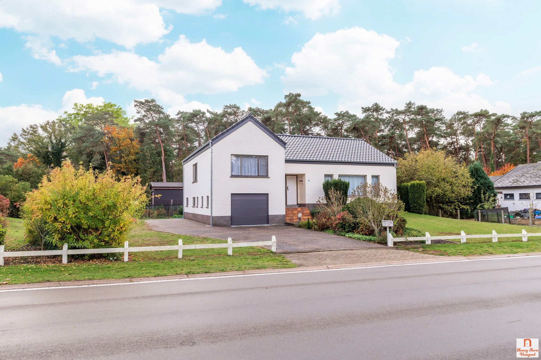 Hoofdfoto van de publicatie: Sfeervolle thuis op een uitzonderlijke ligging in het groen