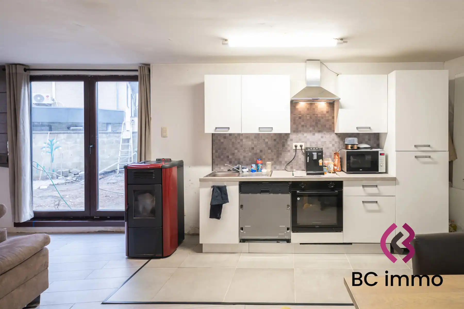 Grote woning met studio, tuin en extra kamers foto 19