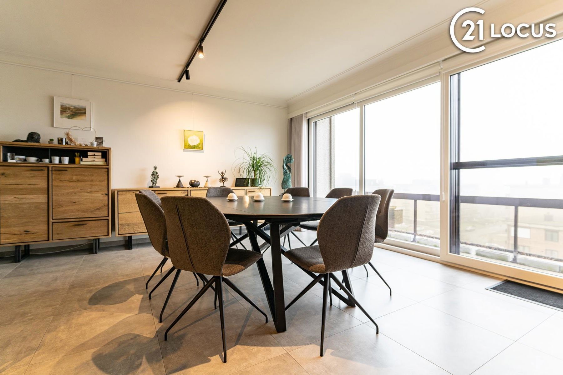 Ruim, Lichtrijk Appartement met Prachtig Uitzicht in Beveren foto 6