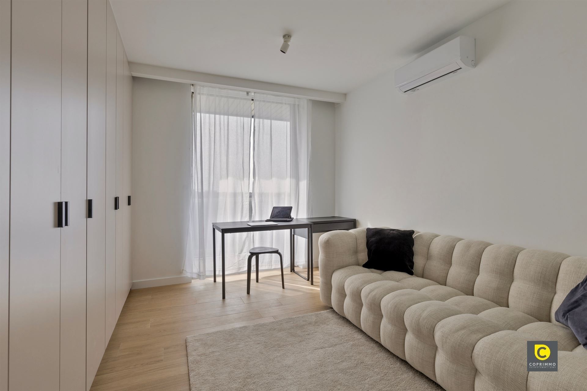 IN OPTIE! Prachtig gerenoveerd 2 slpk app met airco & ZW-terras! foto 9