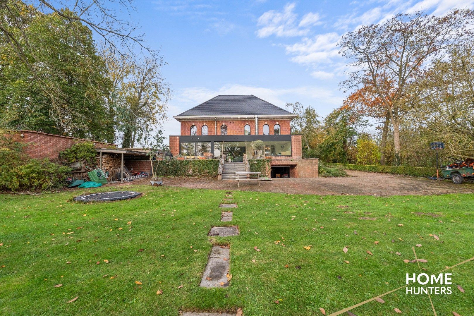 Riante villa in Zonnebeke op 8.374 m² met praktijkruimte, zwembad en volledige kelder foto 6