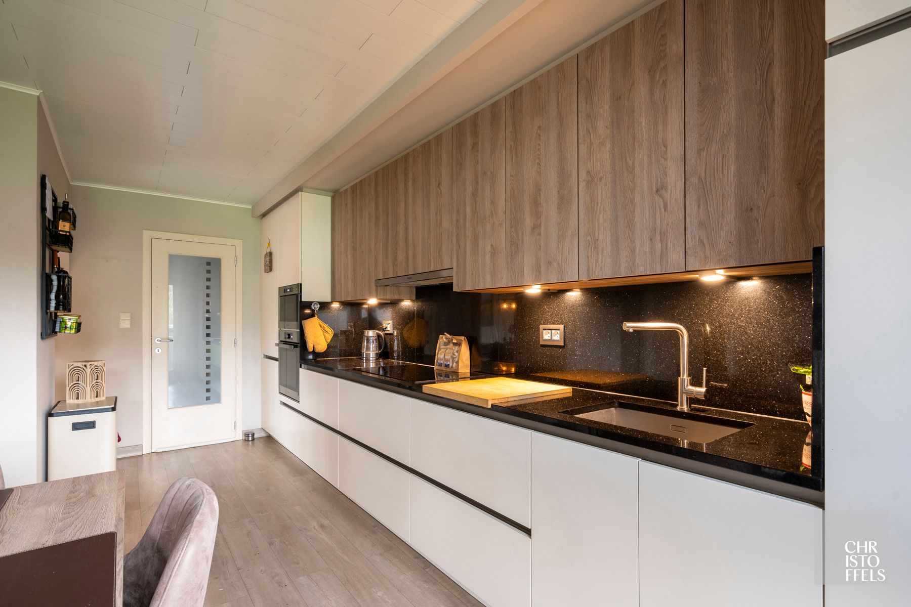 Charmante woning op ruim perceel te Lanaken! foto 7