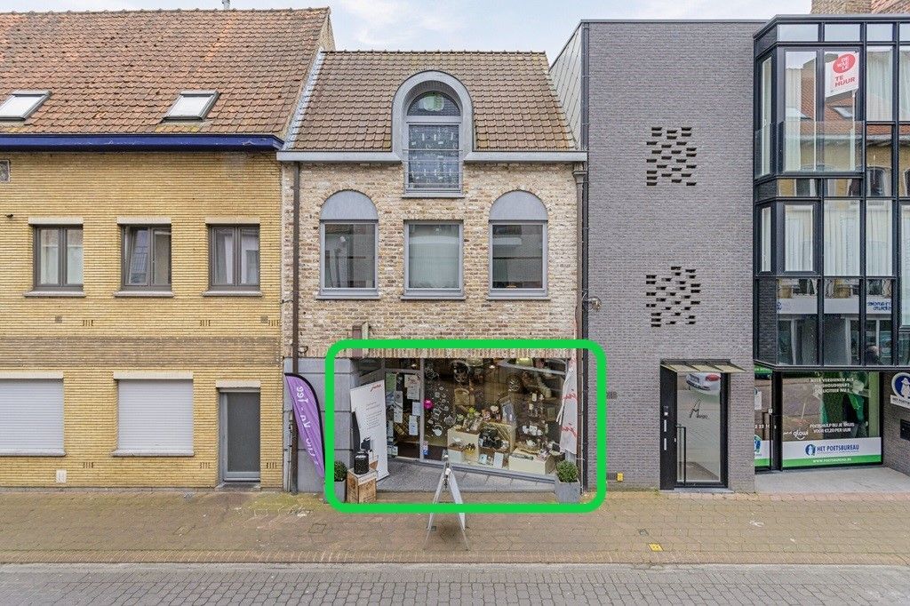 VEURNE: Commercieel gelegen investeringspand, handelsgelijkvloers van 90m² in dé winkelstraat in het historisch centrum van Veurne (verhuurd). foto 3