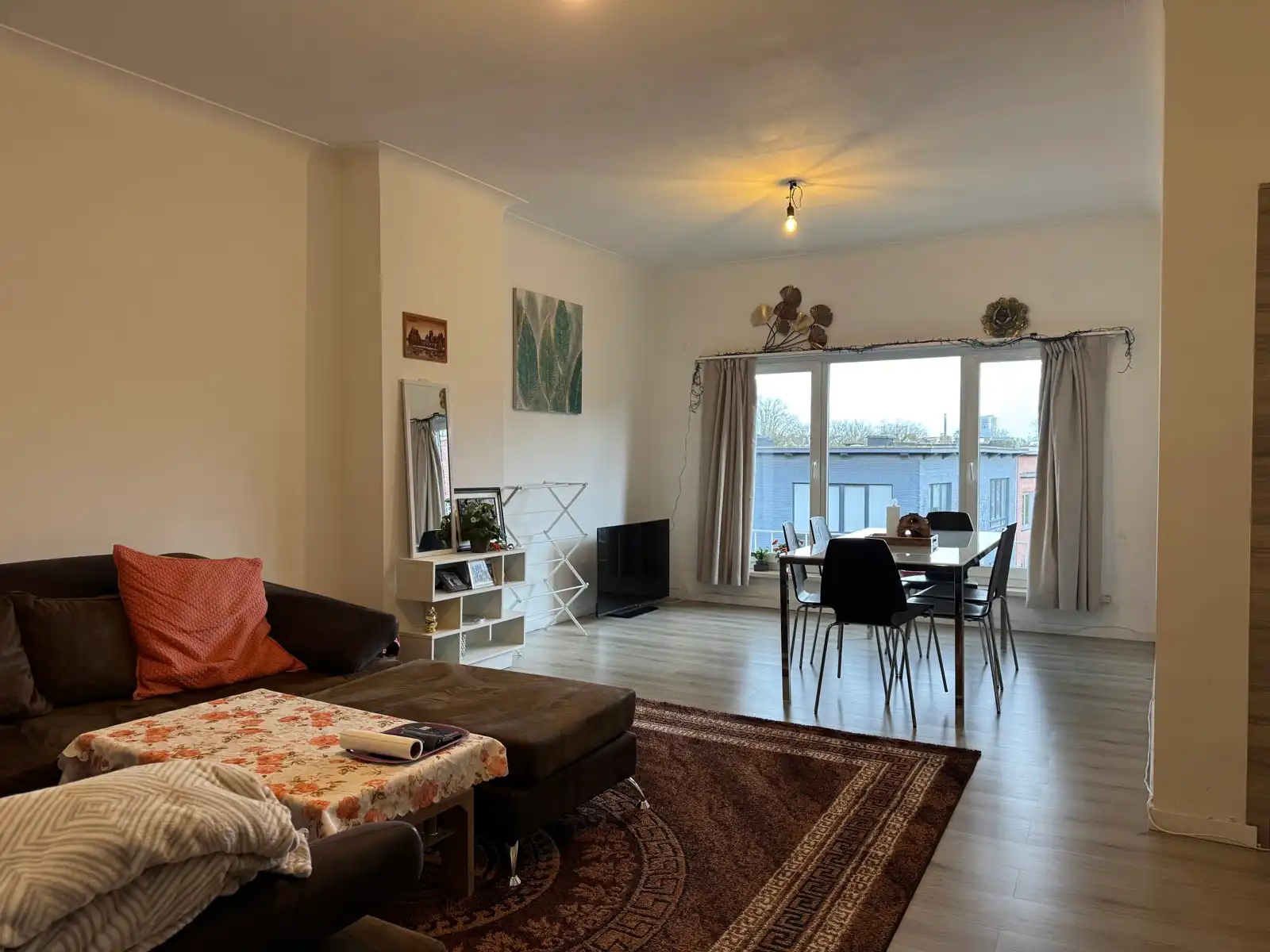 2 slaapkamer app. met terras in een klein gebouw met lift  foto {{pictureIndex}}