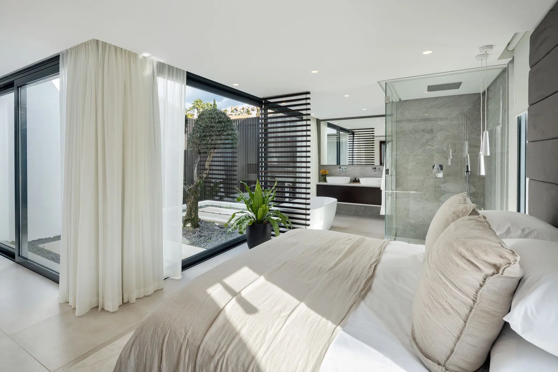 Moderne luxe aan de golfbaan – villa met adembenemend uitzicht in het hart van Nueva Andalucía foto 9
