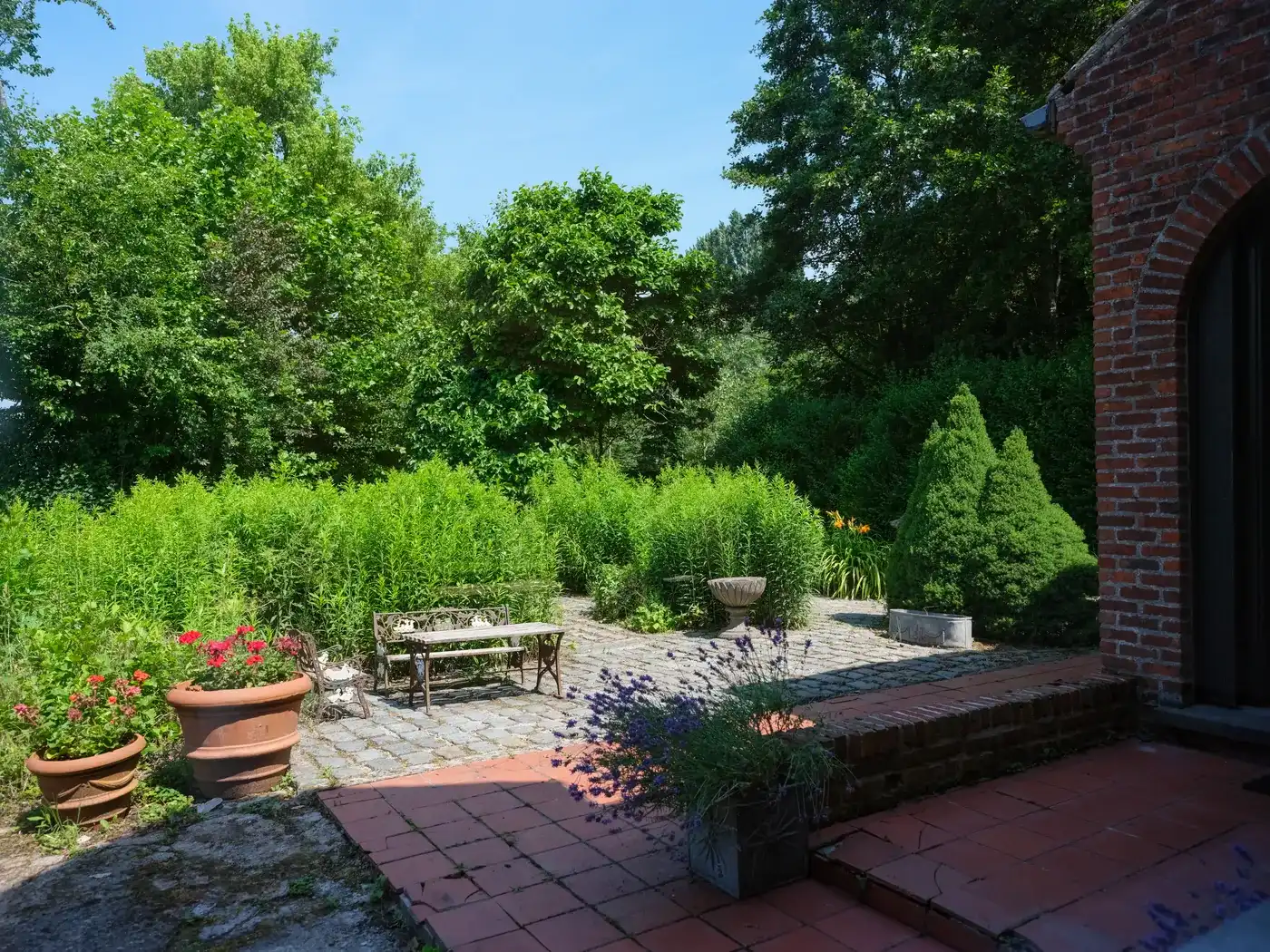Uniek pand op 3.515 m² met prachtige tuin en volop privacy in Ingelmunster foto 11